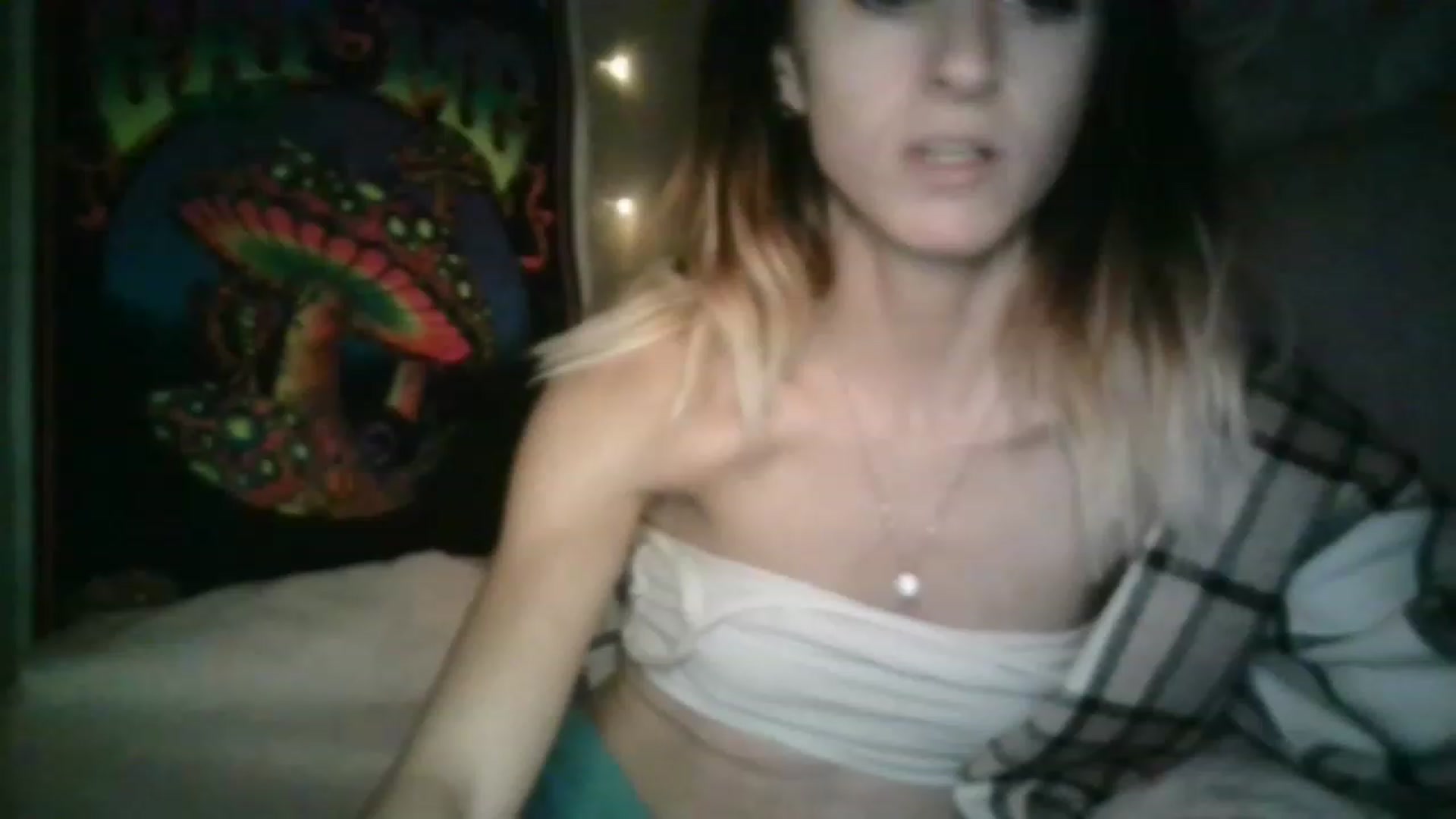 Gallery image thumbnail from Its_kyliee's myfreecams stream on, 04/03/2023, 24:21 image 12 of 20