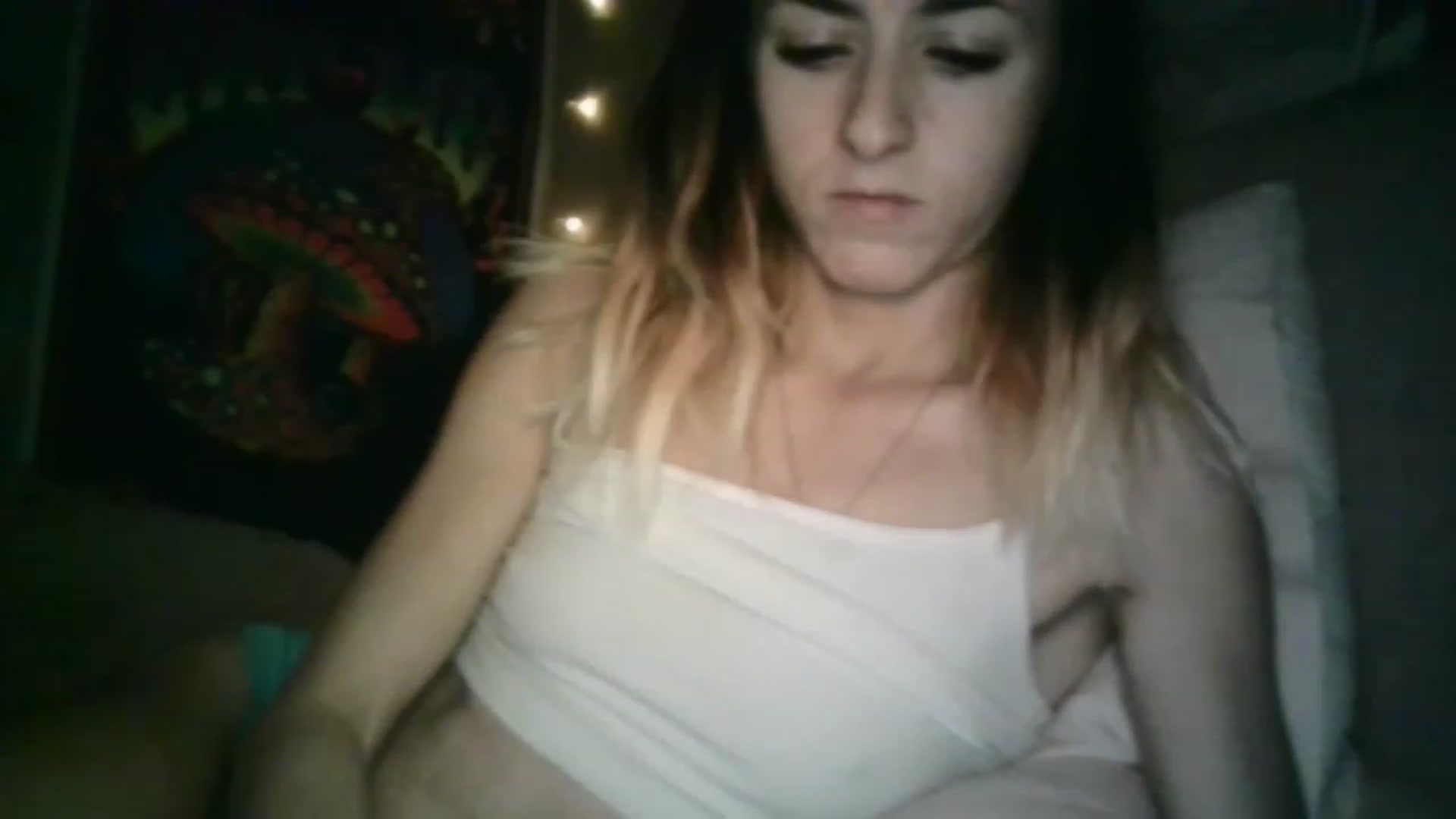 Gallery image thumbnail from Its_kyliee's myfreecams stream on, 04/03/2023, 02:39 image 17 of 20