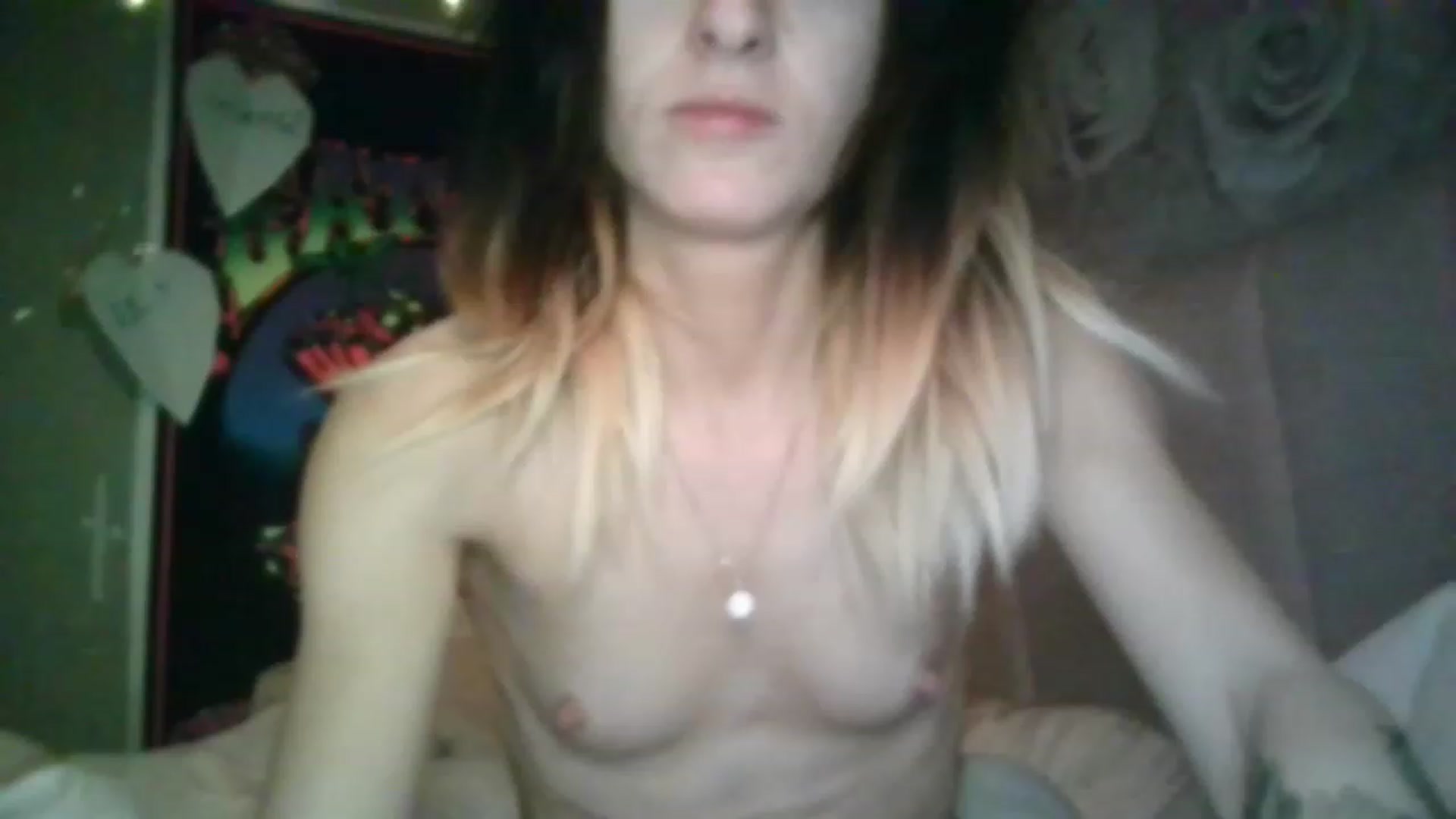 Gallery image thumbnail from Its_kyliee's myfreecams stream on, 04/06/2023, 24:01 image 8 of 20