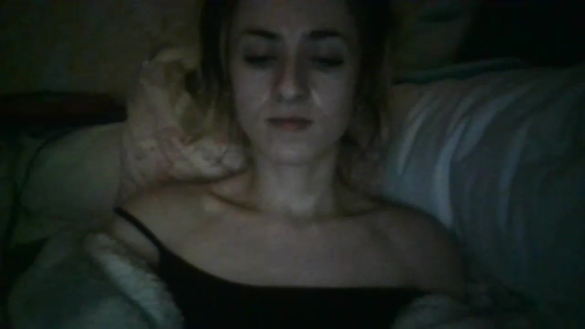 Gallery image thumbnail from Its_kyliee's myfreecams stream on, 04/15/2023, 24:03 image 12 of 20
