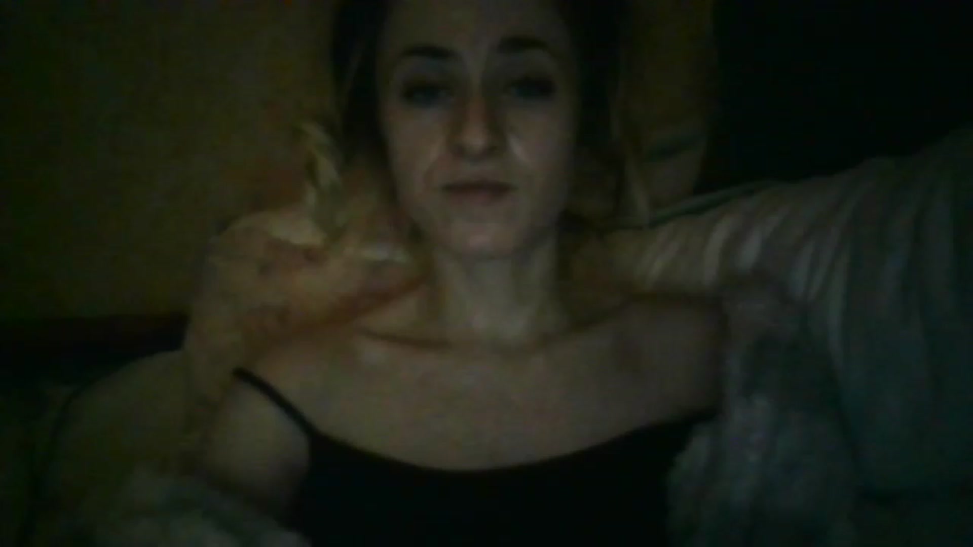 Gallery image thumbnail from Its_kyliee's myfreecams stream on, 04/15/2023, 24:03 image 20 of 20