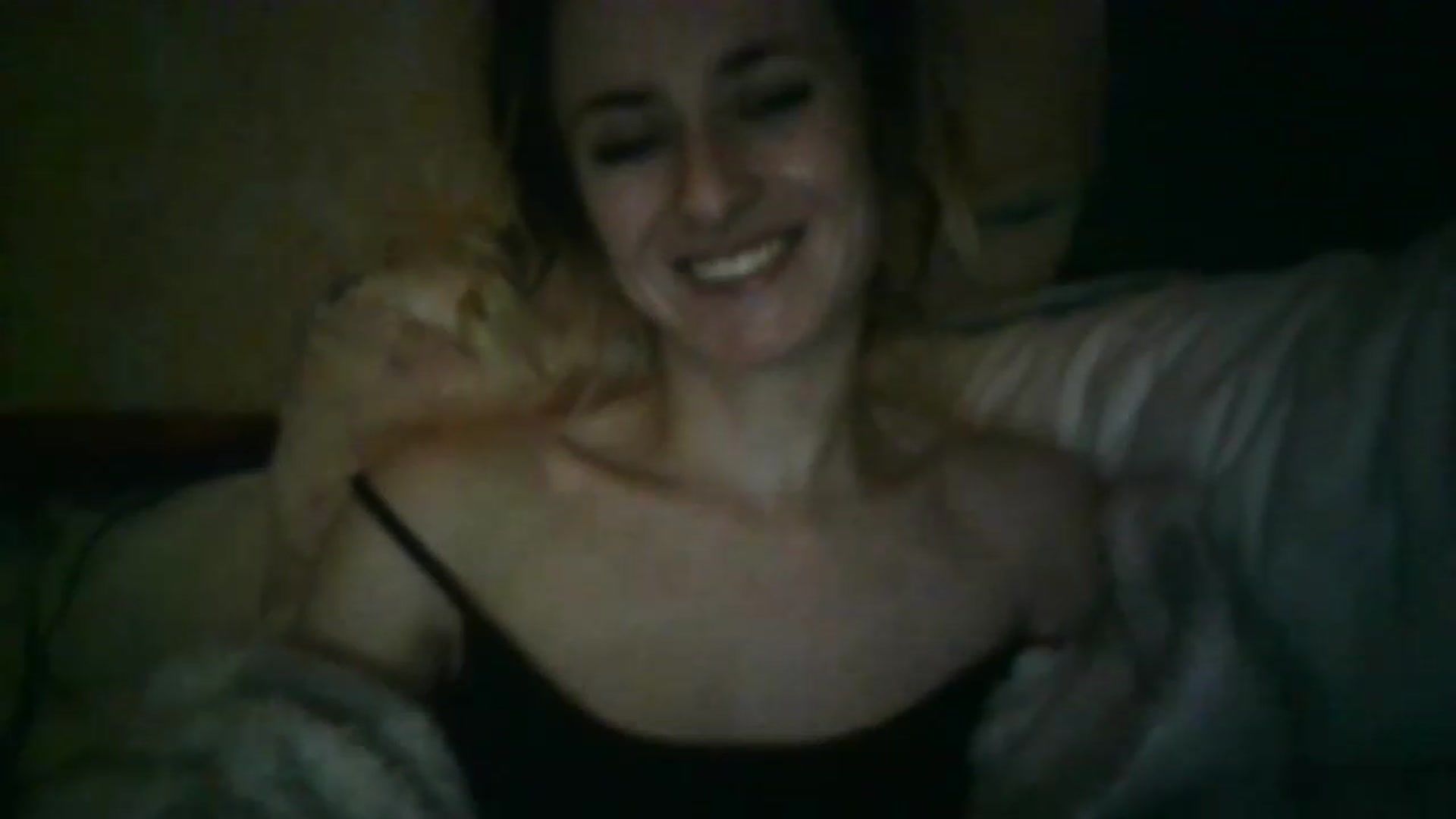 Gallery image thumbnail from Its_kyliee's myfreecams stream on, 04/15/2023, 24:03 image 18 of 20
