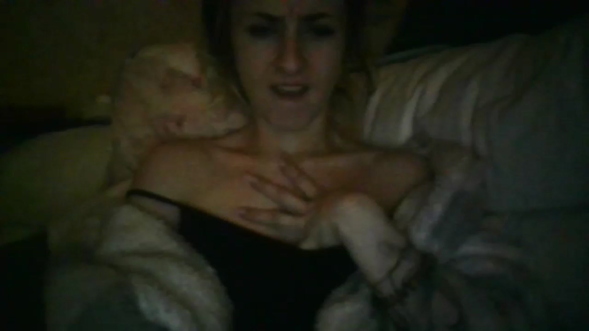 Gallery image thumbnail from Its_kyliee's myfreecams stream on, 04/15/2023, 24:03 image 6 of 20