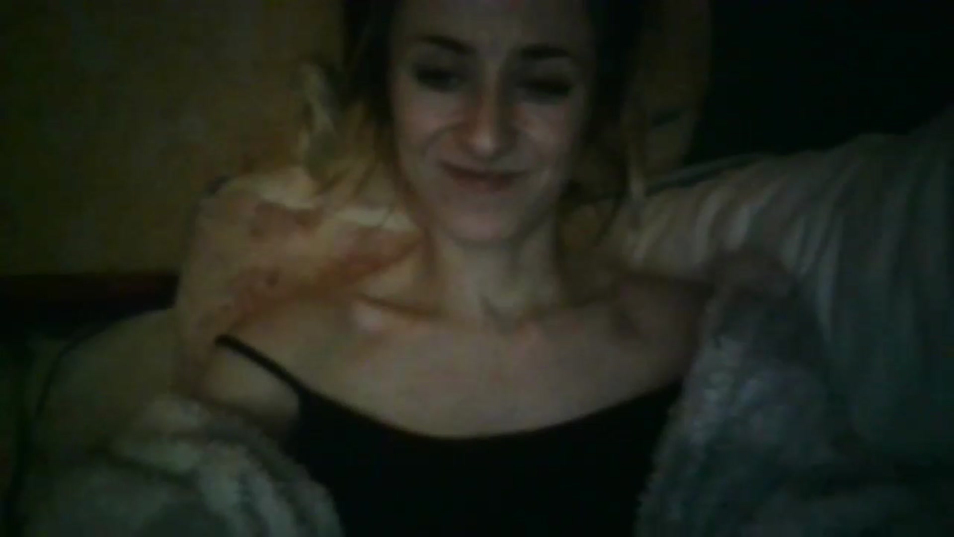 Gallery image thumbnail from Its_kyliee's myfreecams stream on, 04/15/2023, 24:03 image 19 of 20