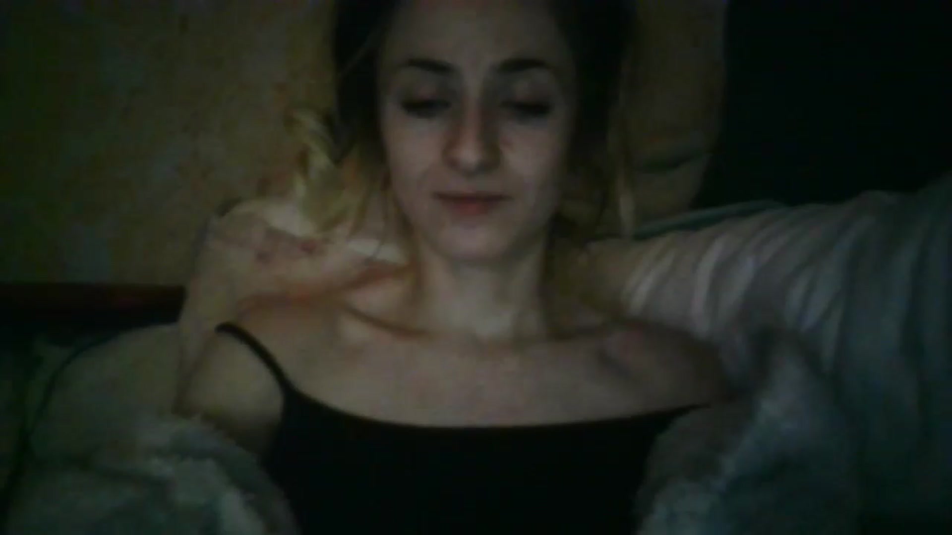 Gallery image thumbnail from Its_kyliee's myfreecams stream on, 04/15/2023, 24:03 image 17 of 20