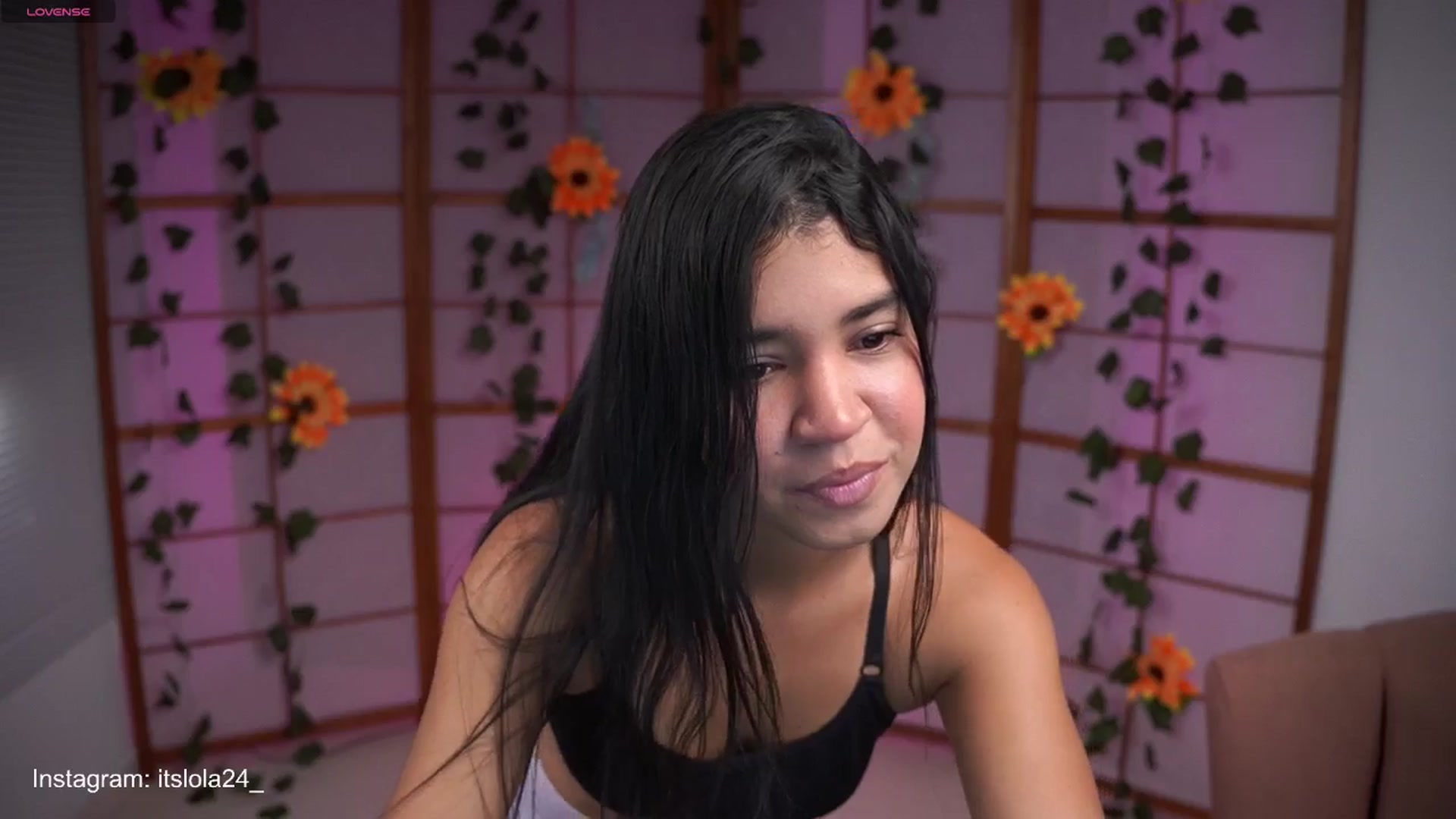 Gallery image thumbnail from Its_lola's myfreecams stream on, 05/25/2025, 13:08 image 13 of 20