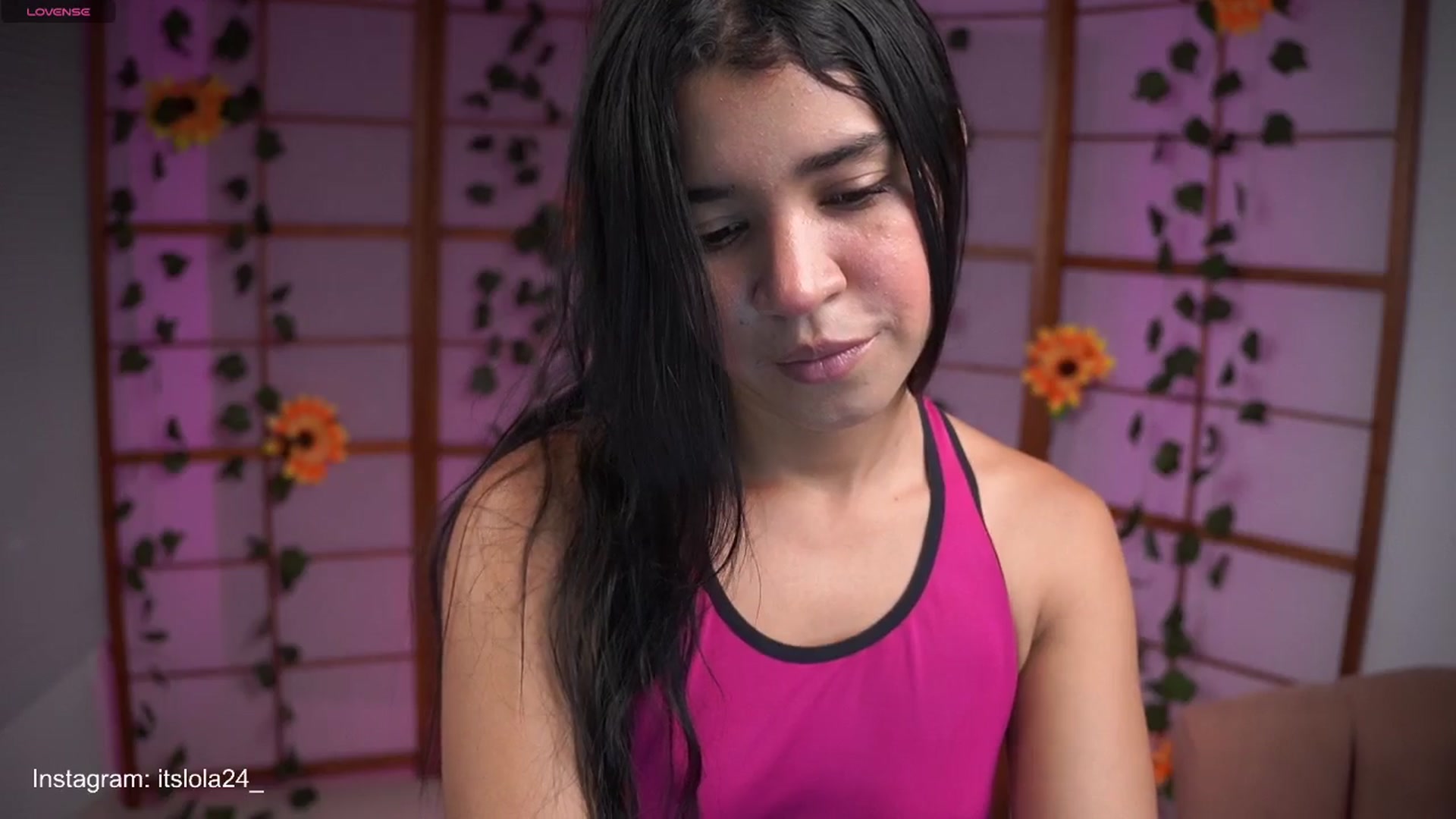Gallery image thumbnail from Its_lola's myfreecams stream on, 05/26/2025, 22:15 image 6 of 20