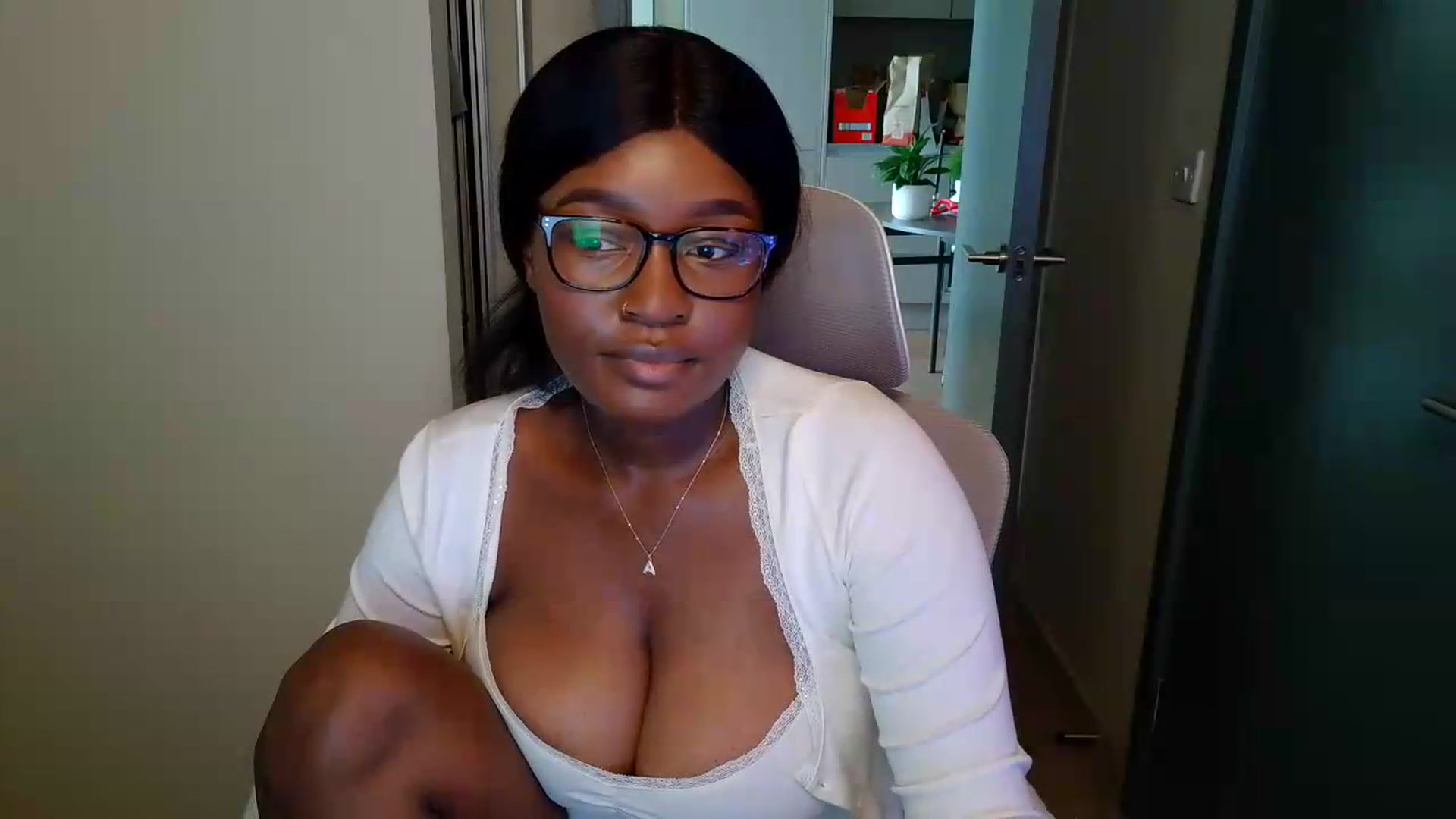 Gallery image thumbnail from Itsanna_b's myfreecams stream on, 07/05/2026, 11:00 image 5 of 20