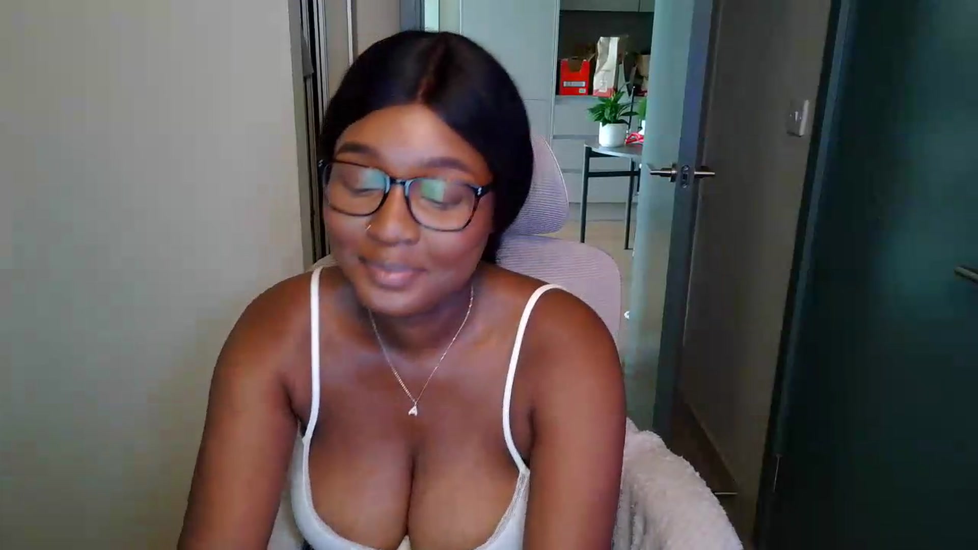 Gallery image thumbnail from Itsanna_b's myfreecams stream on, 07/05/2026, 11:48 image 18 of 20