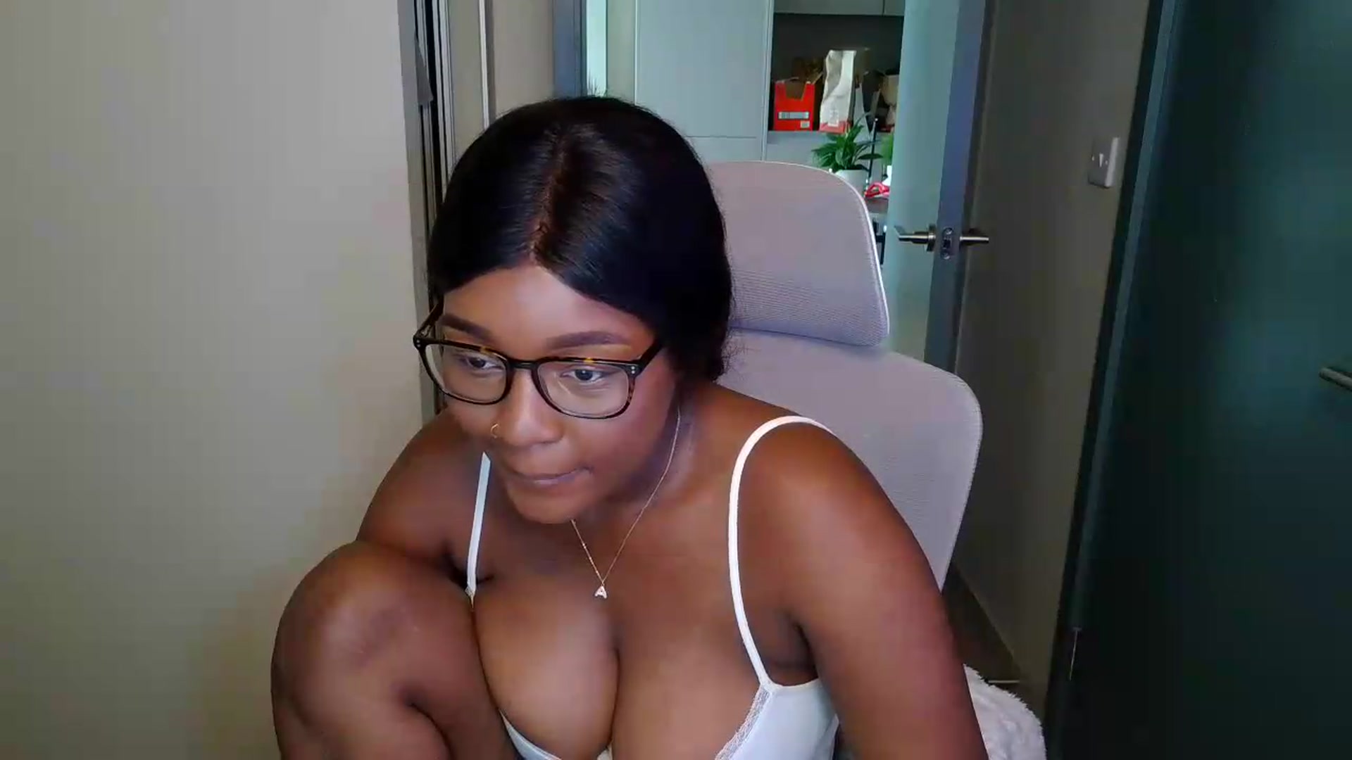 Gallery image thumbnail from Itsanna_b's myfreecams stream on, 07/05/2026, 11:48 image 15 of 20