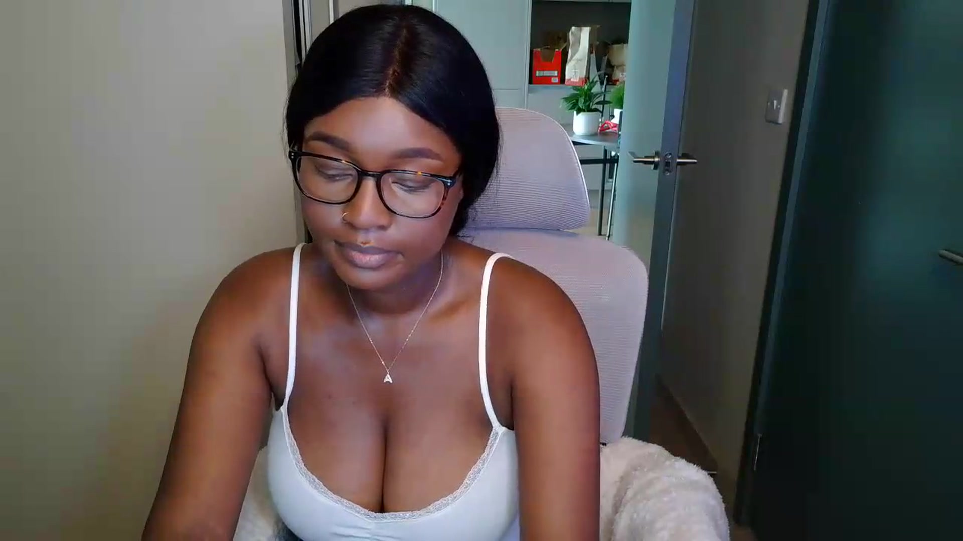 Gallery image thumbnail from Itsanna_b's myfreecams stream on, 07/05/2026, 12:52 image 16 of 20