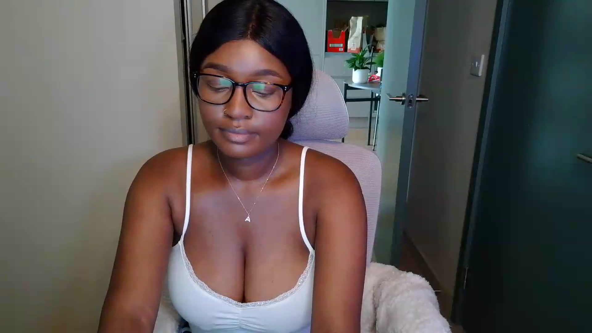 Gallery image thumbnail from Itsanna_b's myfreecams stream on, 07/05/2026, 12:52 image 14 of 20