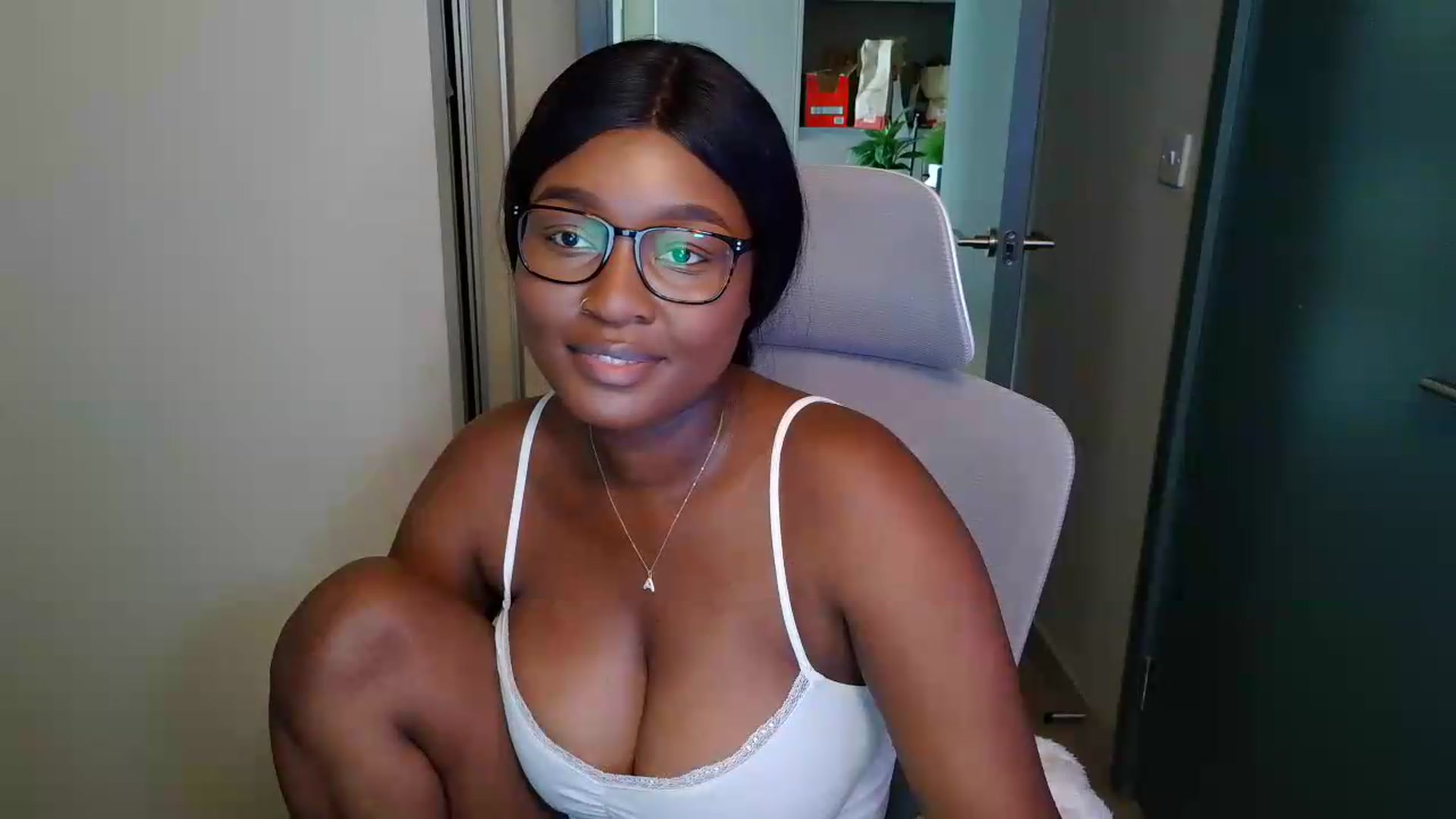 Gallery image thumbnail from Itsanna_b's myfreecams stream on, 07/05/2026, 12:52 image 17 of 20