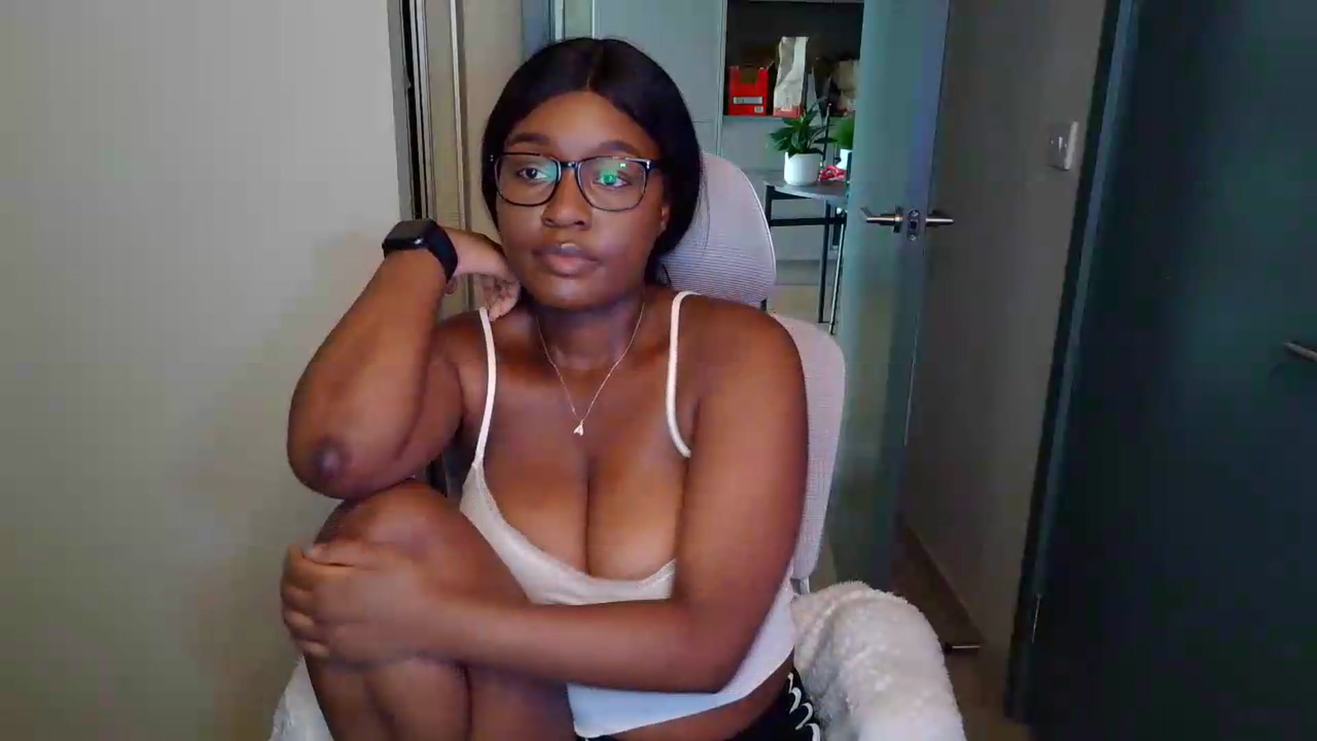 Gallery image thumbnail from Itsanna_b's myfreecams stream on, 07/05/2026, 14:42 image 14 of 20