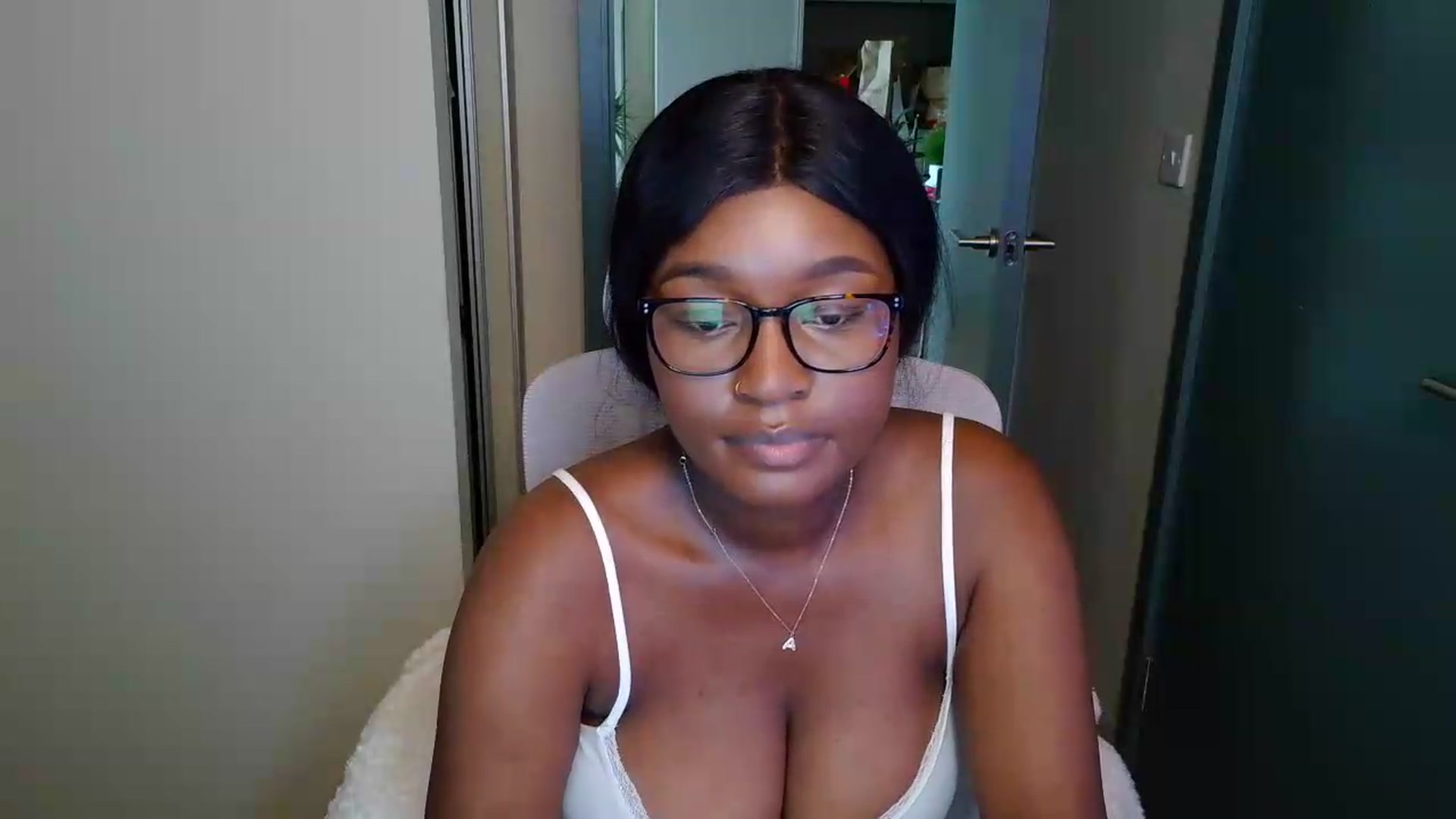 Gallery image thumbnail from Itsanna_b's myfreecams stream on, 07/05/2026, 15:49 image 15 of 20