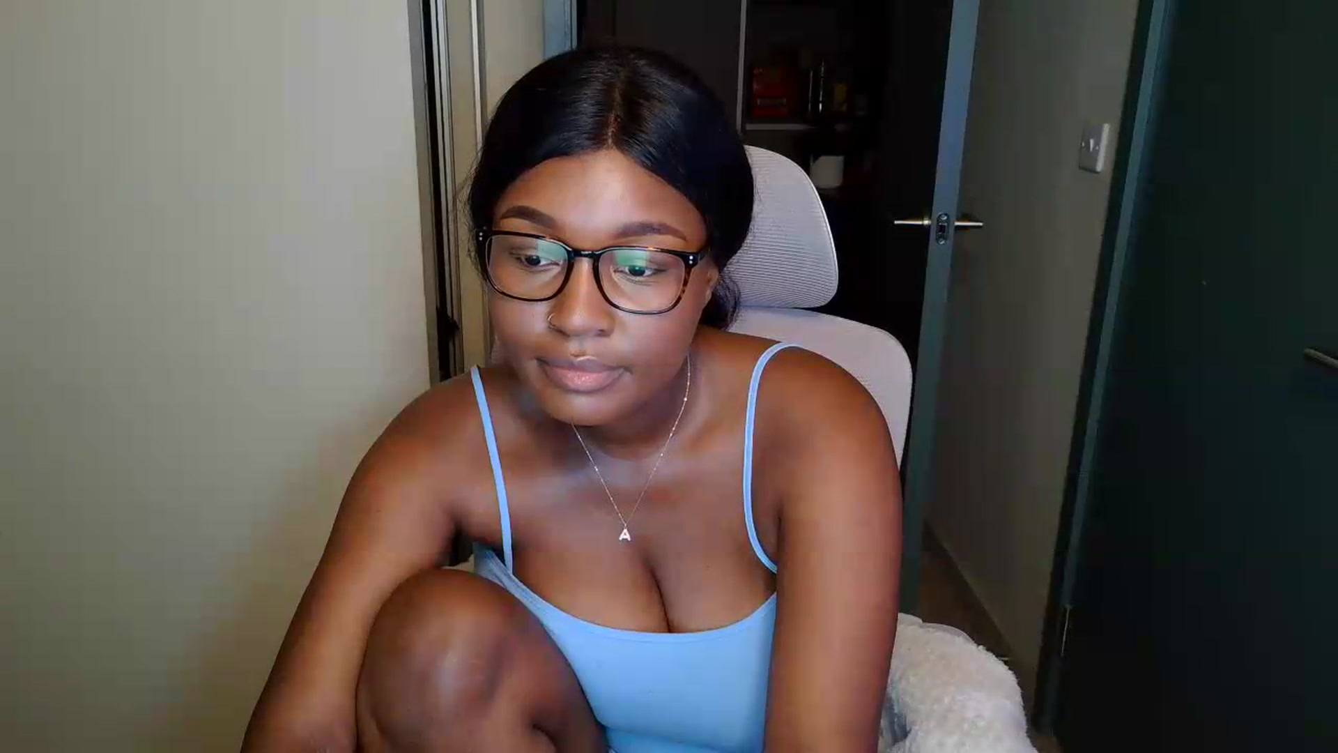 Gallery image thumbnail from Itsanna_b's myfreecams stream on, 07/06/2026, 21:41 image 7 of 20
