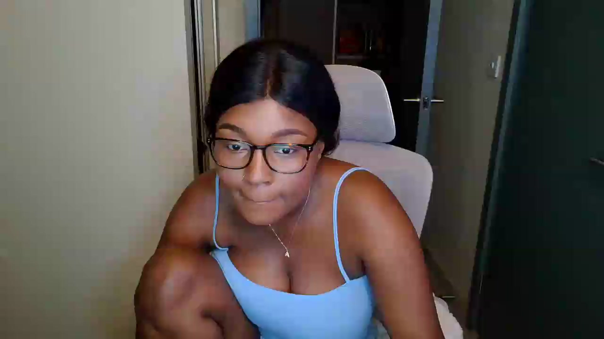 Gallery image thumbnail from Itsanna_b's myfreecams stream on, 07/06/2026, 21:41 image 6 of 20