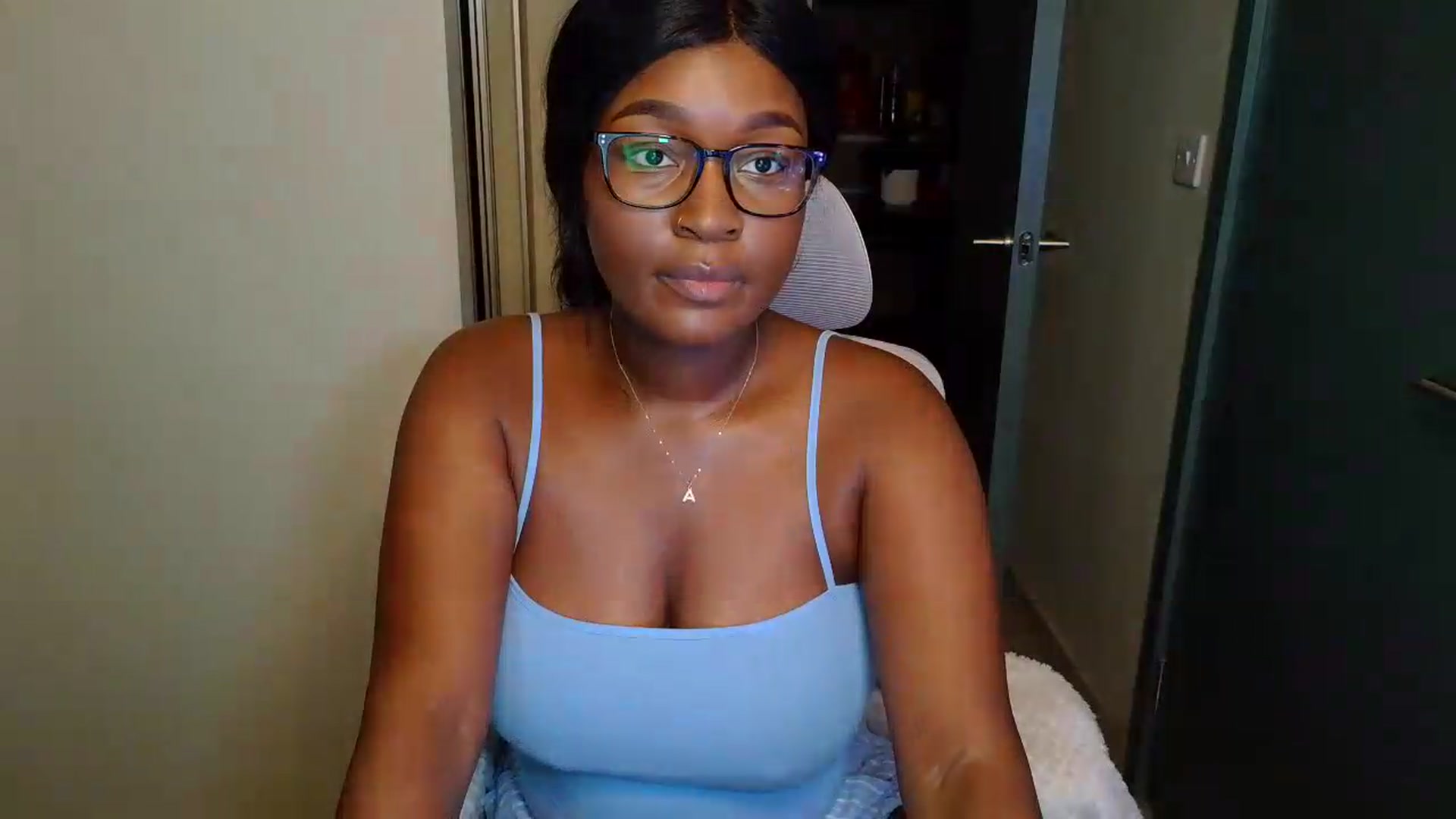 Gallery image thumbnail from Itsanna_b's myfreecams stream on, 07/06/2026, 21:41 image 4 of 20