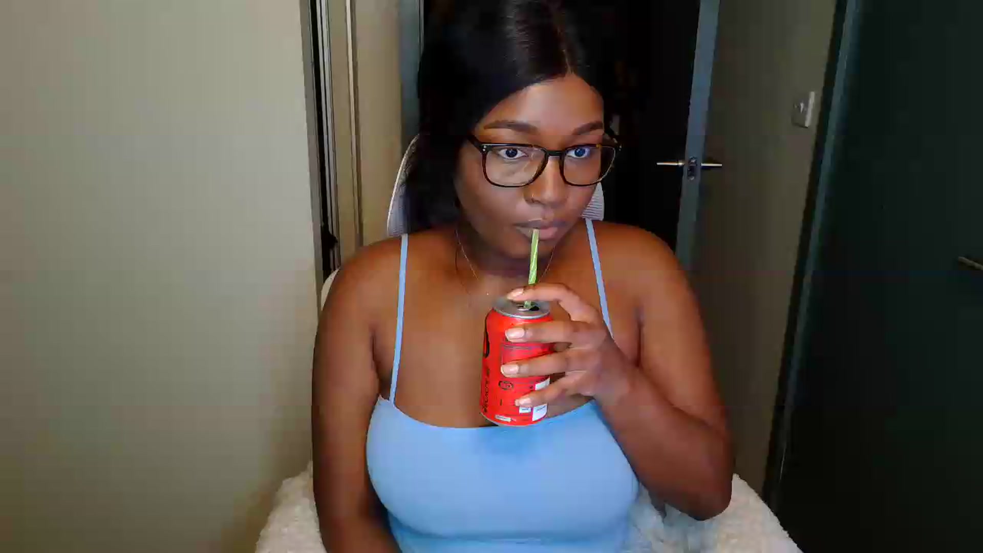 Gallery image thumbnail from Itsanna_b's myfreecams stream on, 07/06/2026, 21:41 image 1 of 20