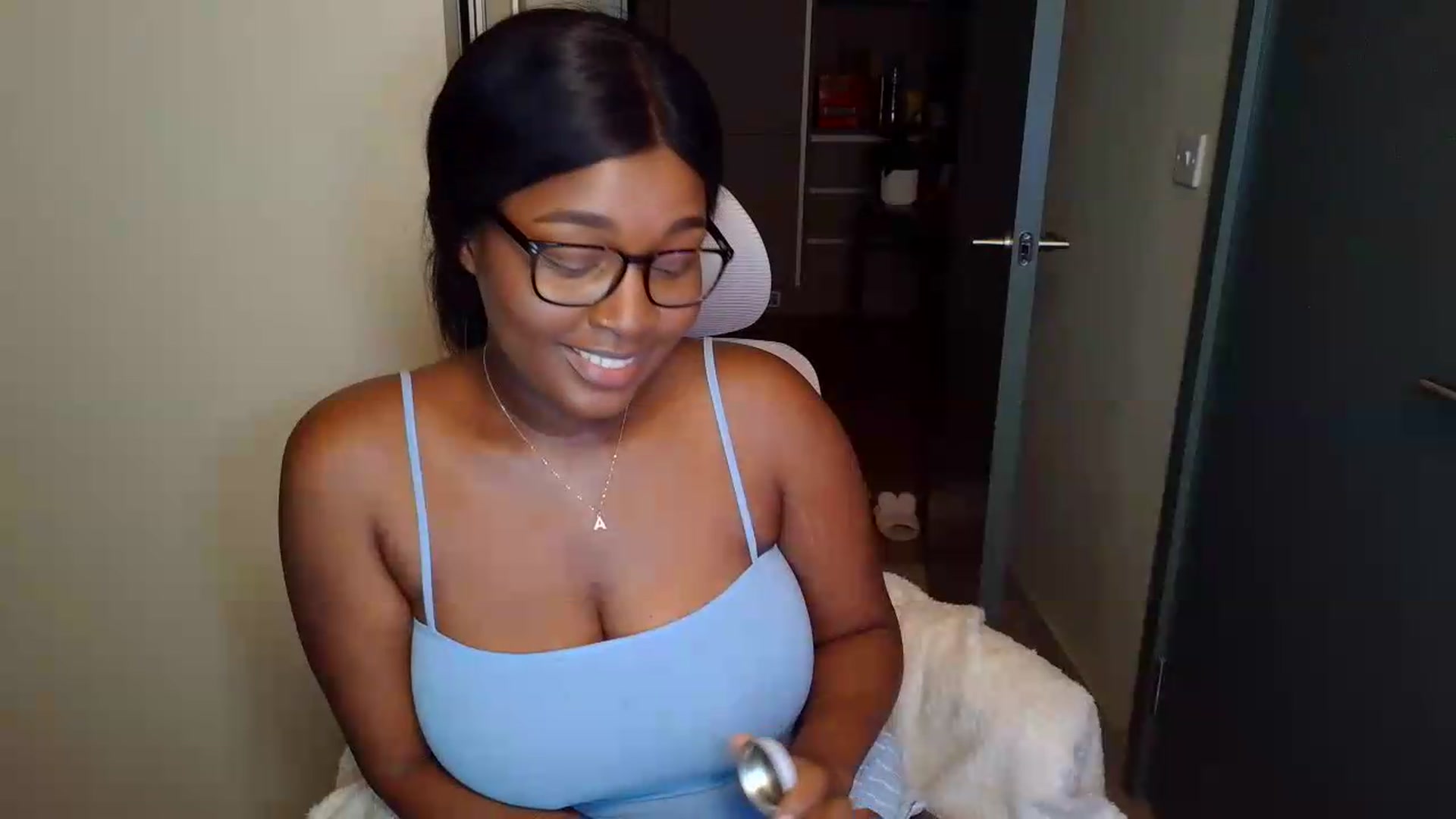 Gallery image thumbnail from Itsanna_b's myfreecams stream on, 07/06/2026, 21:41 image 18 of 20