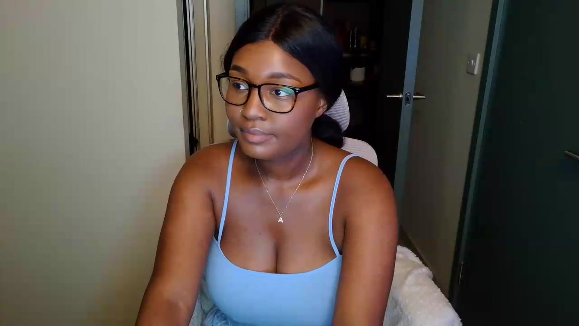 Gallery image thumbnail from Itsanna_b's myfreecams stream on, 07/06/2026, 21:41 image 15 of 20
