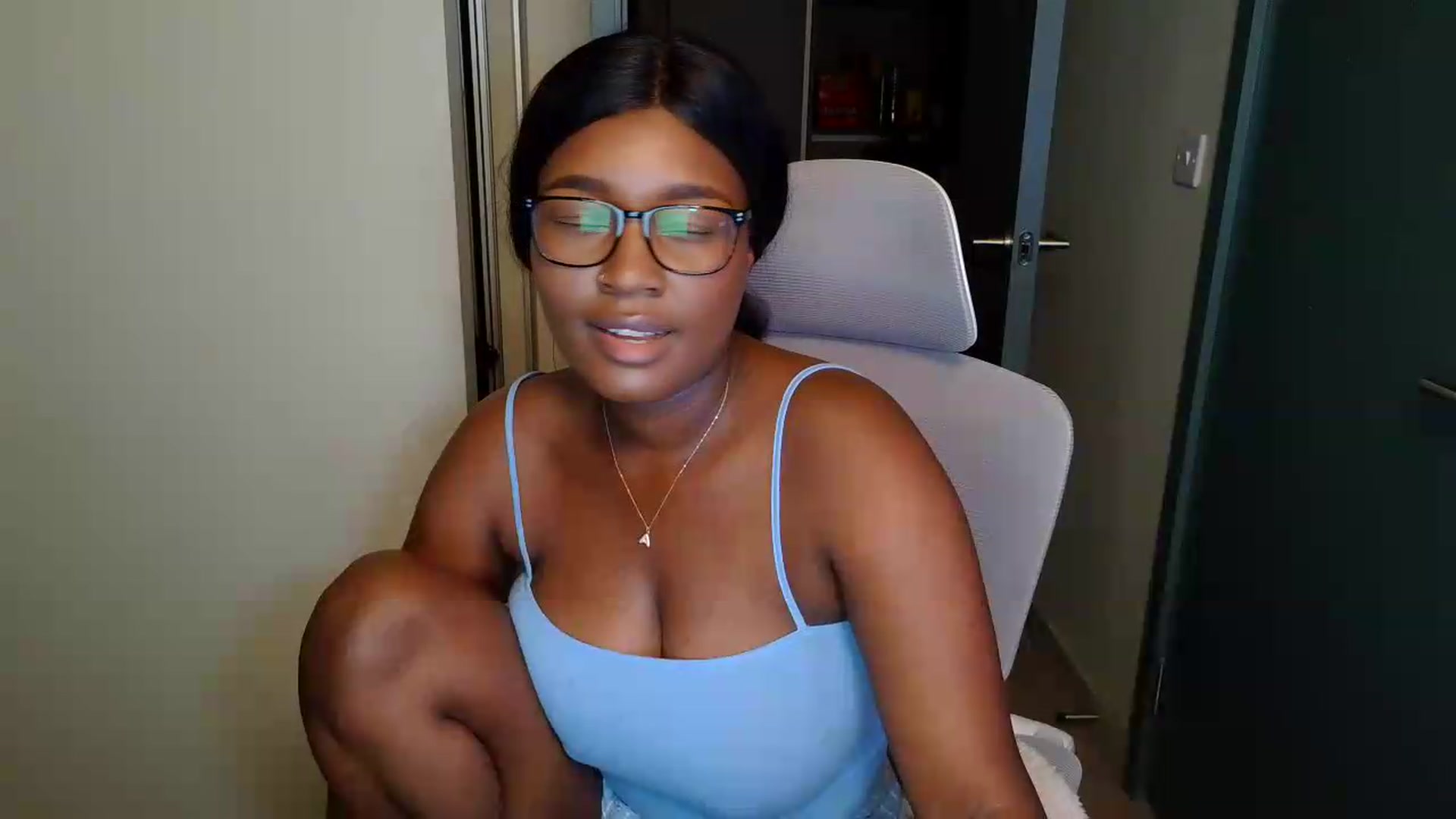 Gallery image thumbnail from Itsanna_b's myfreecams stream on, 07/06/2026, 21:41 image 9 of 20