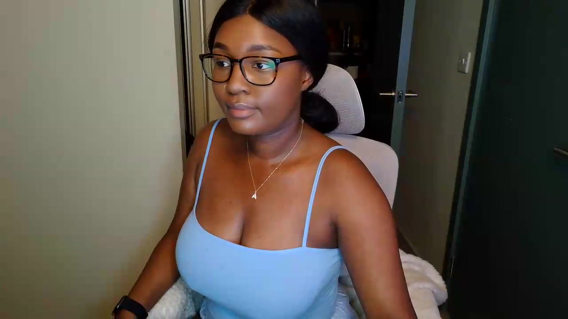 Gallery image thumbnail from Itsanna_b's myfreecams stream on, 07/06/2026, 21:41 image 13 of 20