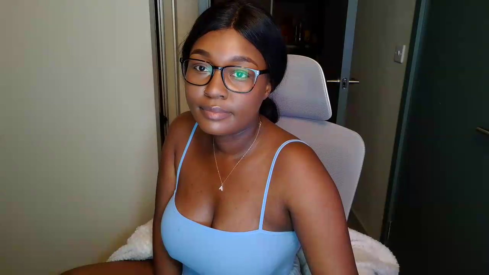 Gallery image thumbnail from Itsanna_b's myfreecams stream on, 07/06/2026, 21:41 image 19 of 20