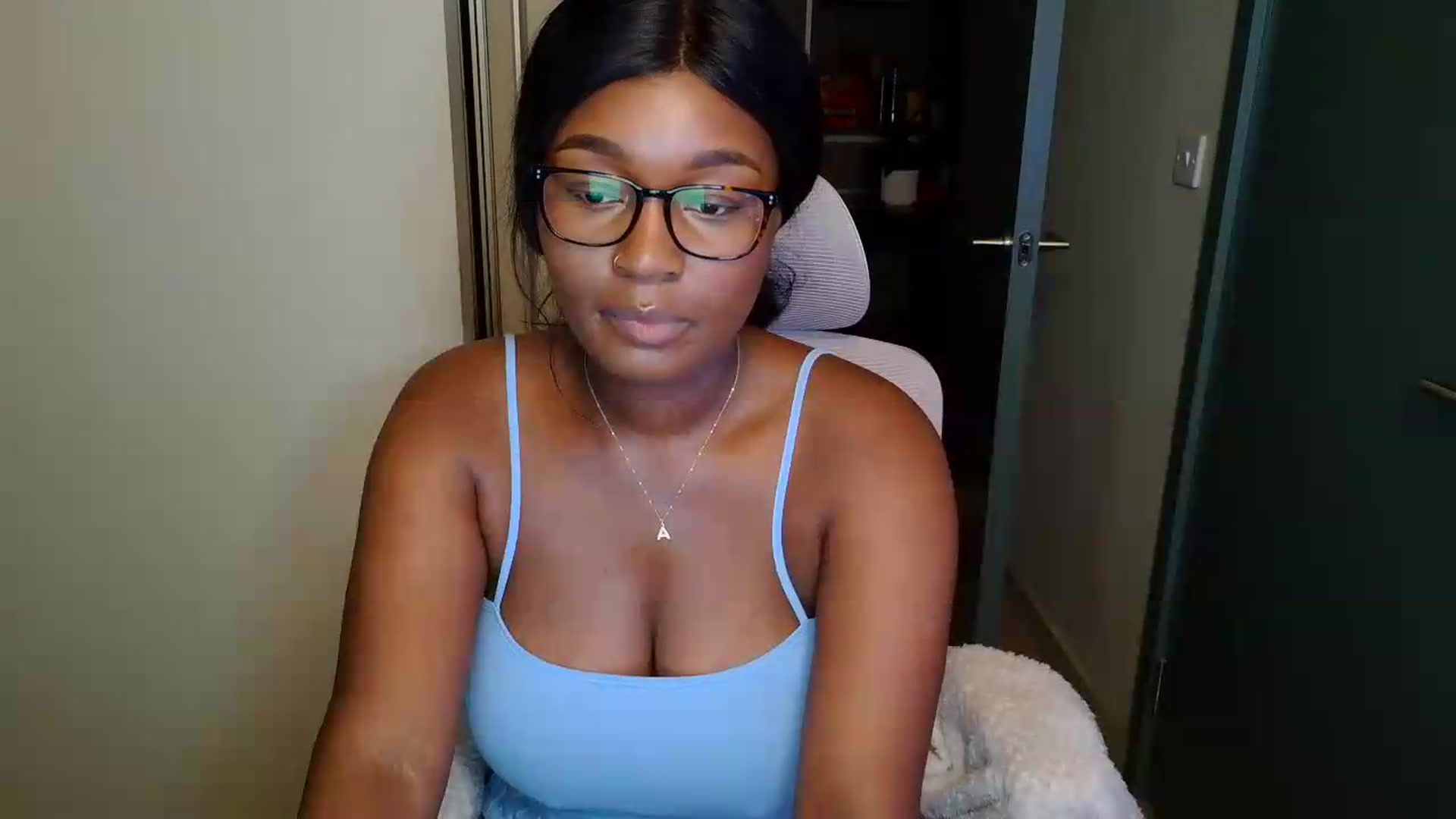 Gallery image thumbnail from Itsanna_b's myfreecams stream on, 07/06/2026, 21:41 image 2 of 20