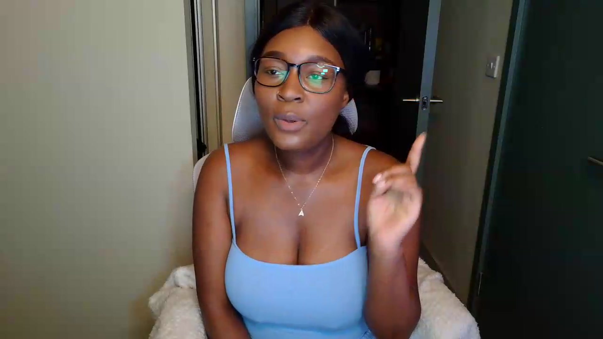 Gallery image thumbnail from Itsanna_b's myfreecams stream on, 07/06/2026, 21:41 image 14 of 20