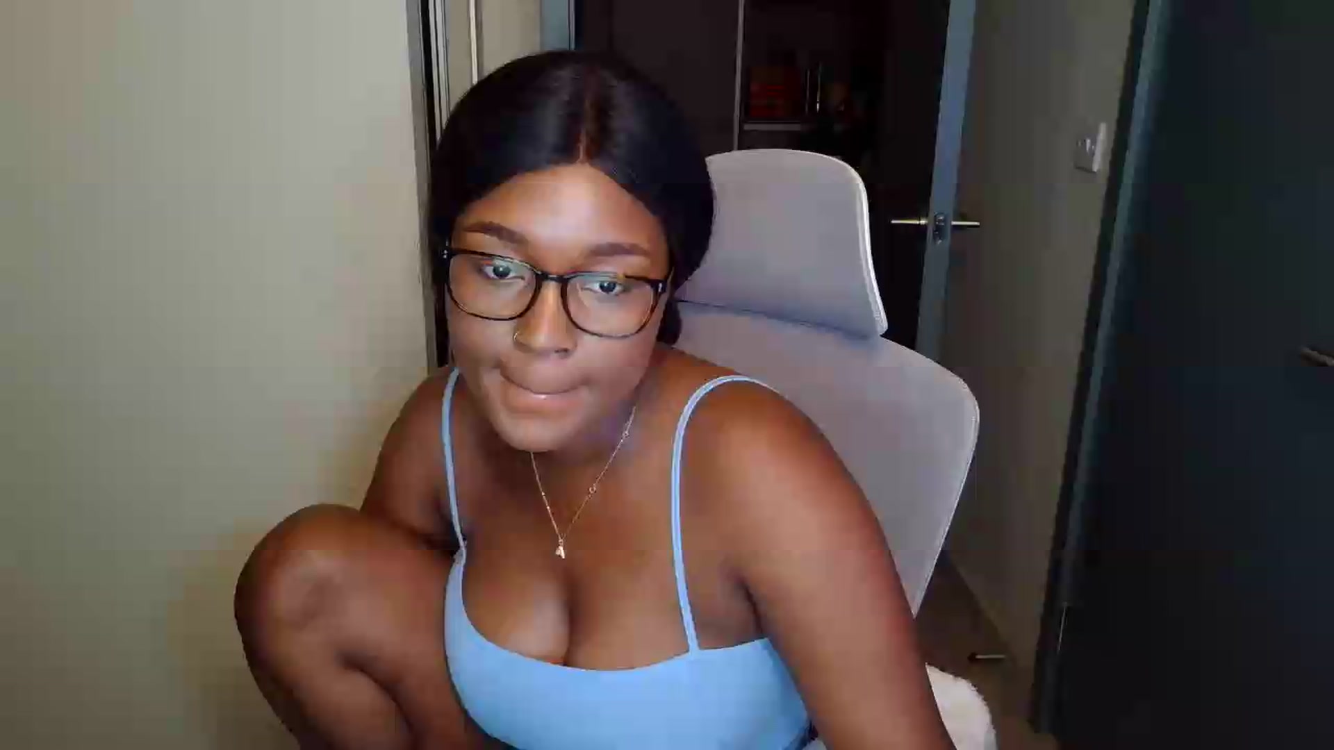 Gallery image thumbnail from Itsanna_b's myfreecams stream on, 07/06/2026, 23:28 image 14 of 20