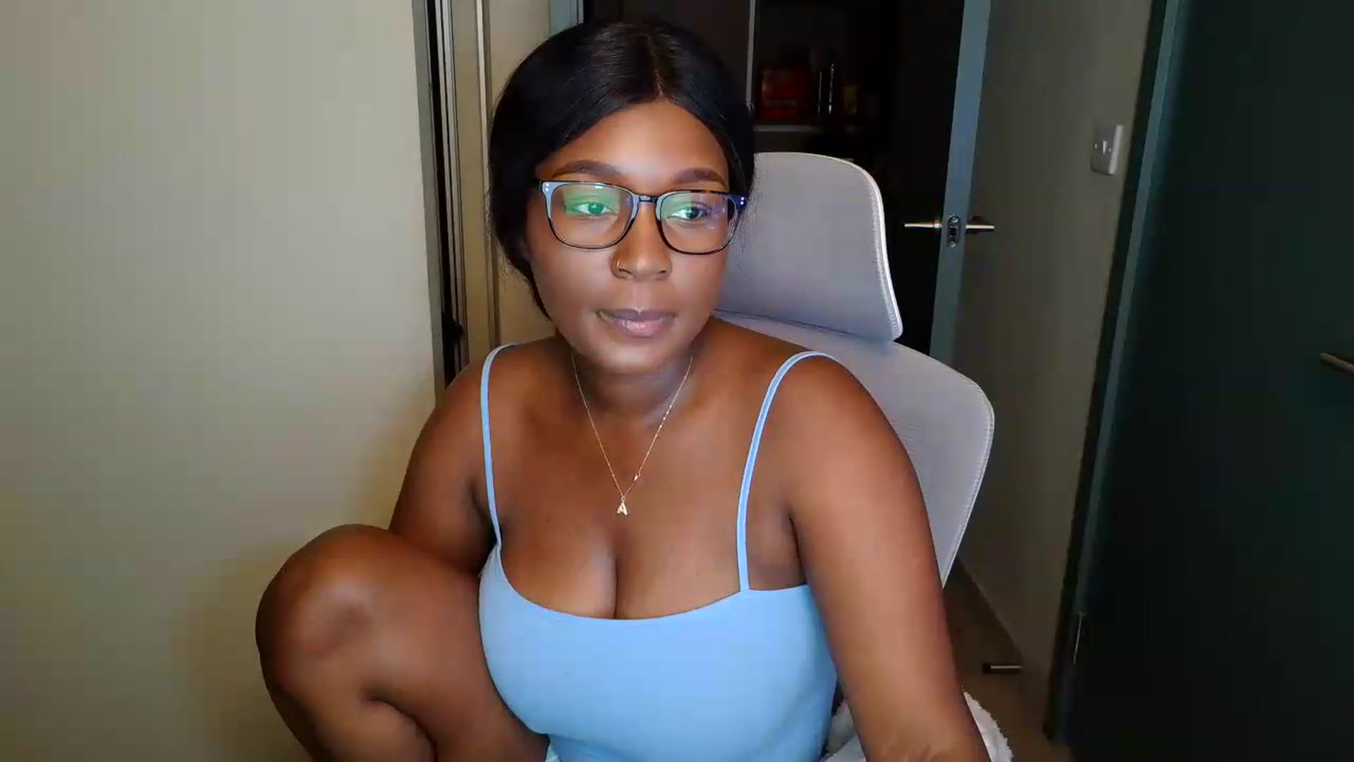 Gallery image thumbnail from Itsanna_b's myfreecams stream on, 07/06/2026, 23:28 image 17 of 20