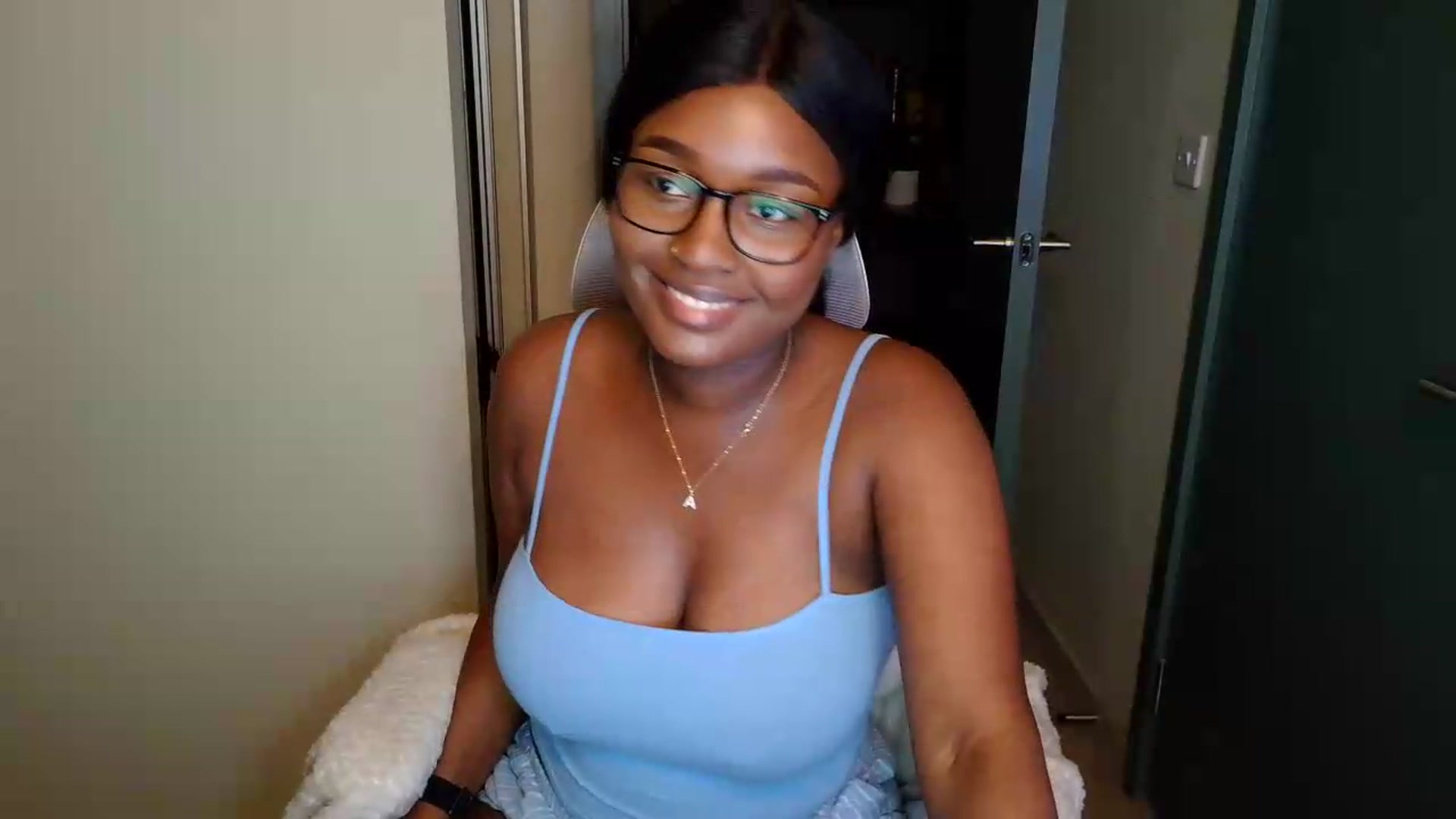 Gallery image thumbnail from Itsanna_b's myfreecams stream on, 07/06/2026, 23:28 image 11 of 20