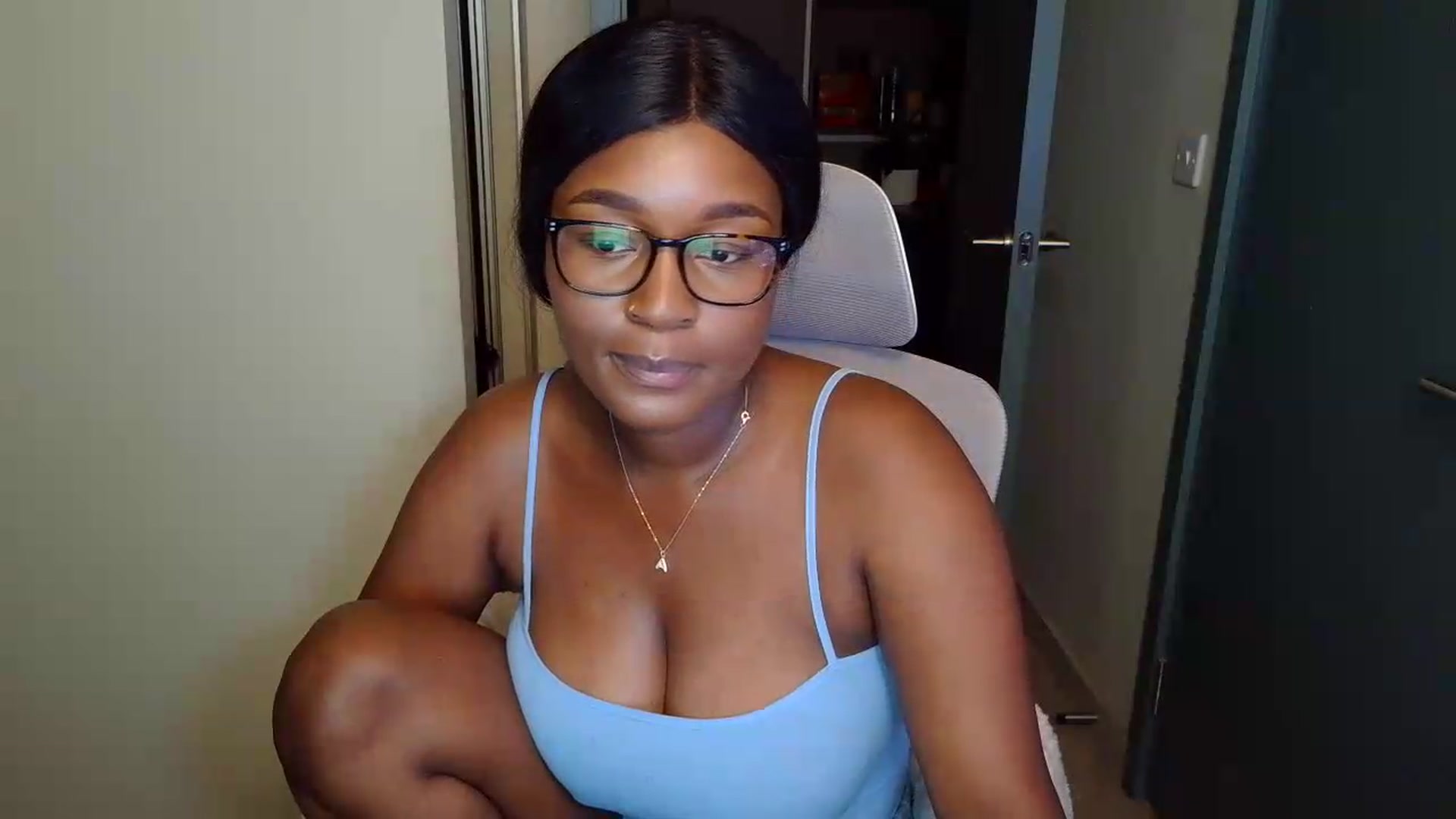 Gallery image thumbnail from Itsanna_b's myfreecams stream on, 07/06/2026, 23:28 image 4 of 20