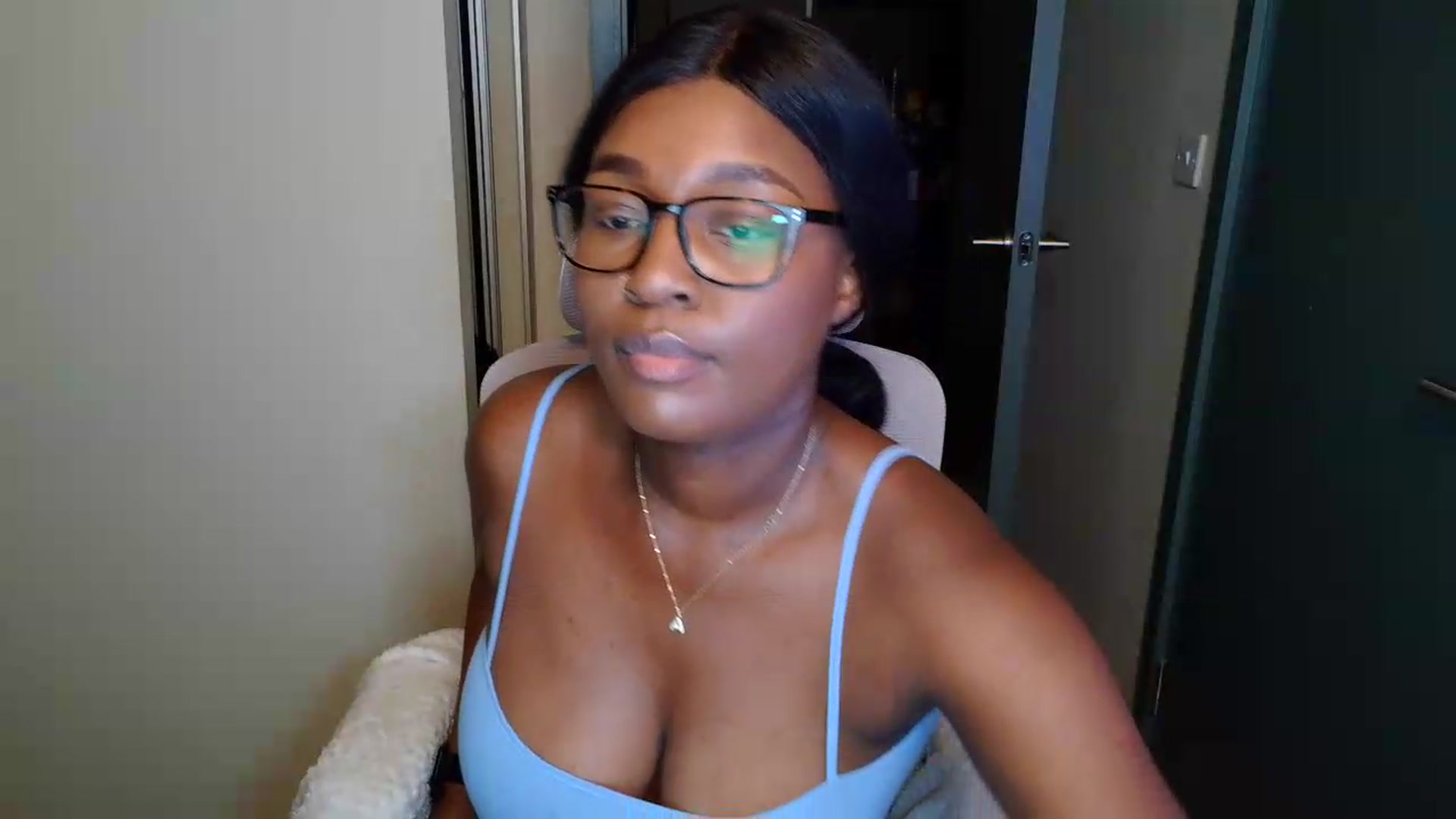Gallery image thumbnail from Itsanna_b's myfreecams stream on, 07/06/2026, 23:28 image 8 of 20