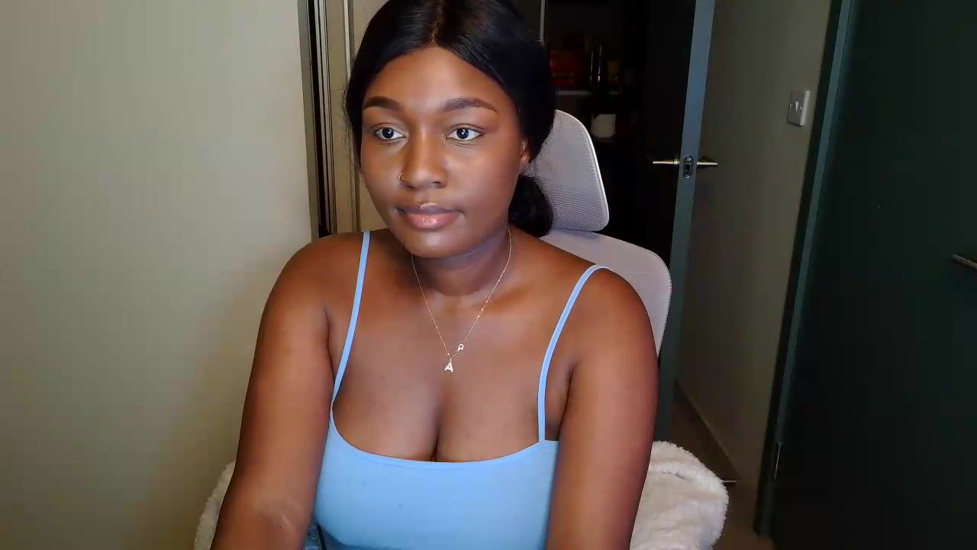 Gallery image thumbnail from Itsanna_b's myfreecams stream on, 07/06/2026, 23:28 image 16 of 20