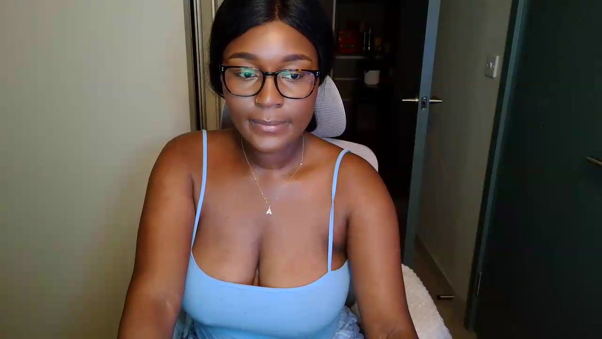 Gallery image thumbnail from Itsanna_b's myfreecams stream on, 07/06/2026, 23:28 image 6 of 20