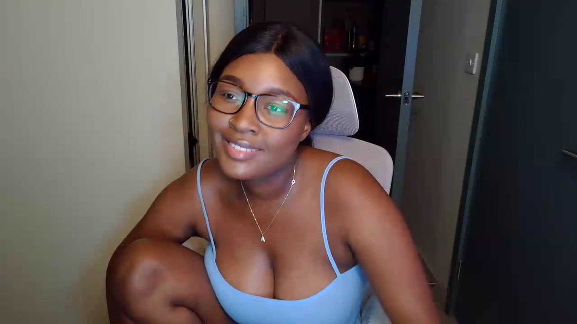 Gallery image thumbnail from Itsanna_b's myfreecams stream on, 07/06/2026, 23:28 image 3 of 20