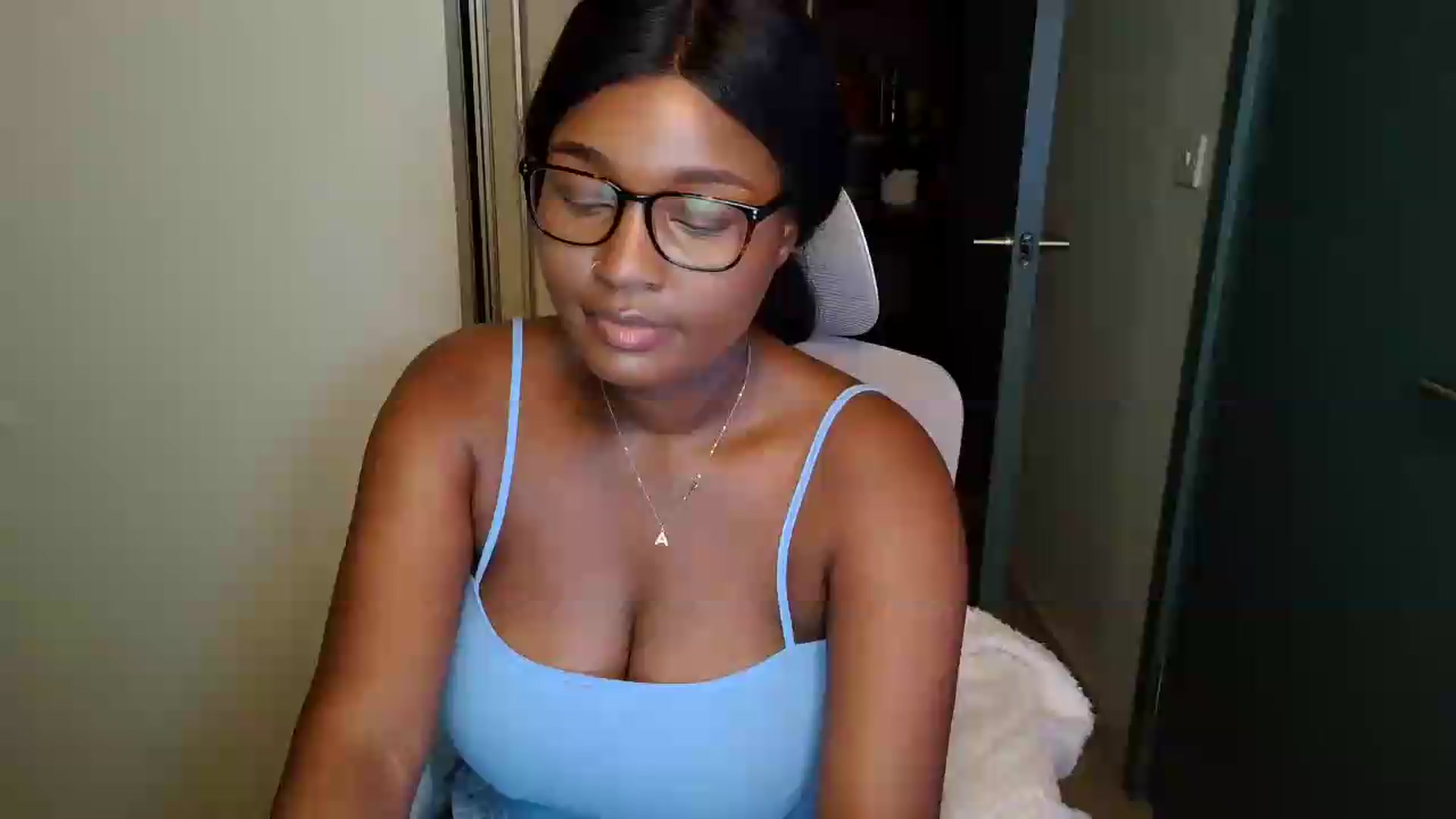 Gallery image thumbnail from Itsanna_b's myfreecams stream on, 07/06/2026, 23:28 image 15 of 20