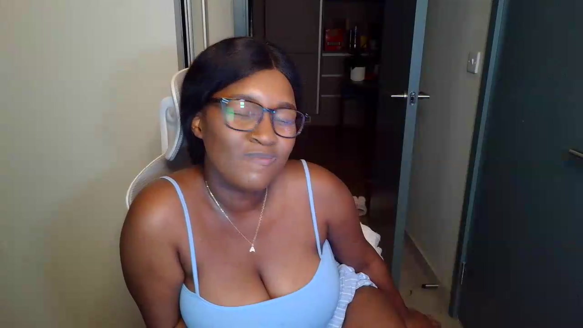 Gallery image thumbnail from Itsanna_b's myfreecams stream on, 07/07/2026, 02:50 image 15 of 20