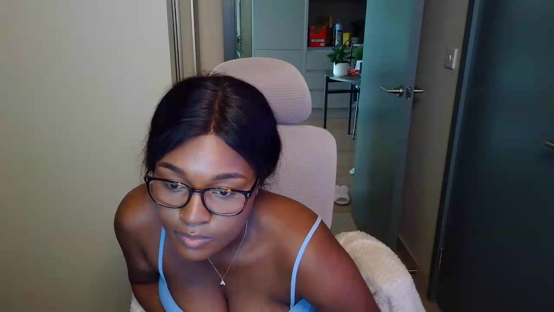 Gallery image thumbnail from Itsanna_b's myfreecams stream on, 07/07/2026, 08:21 image 12 of 20