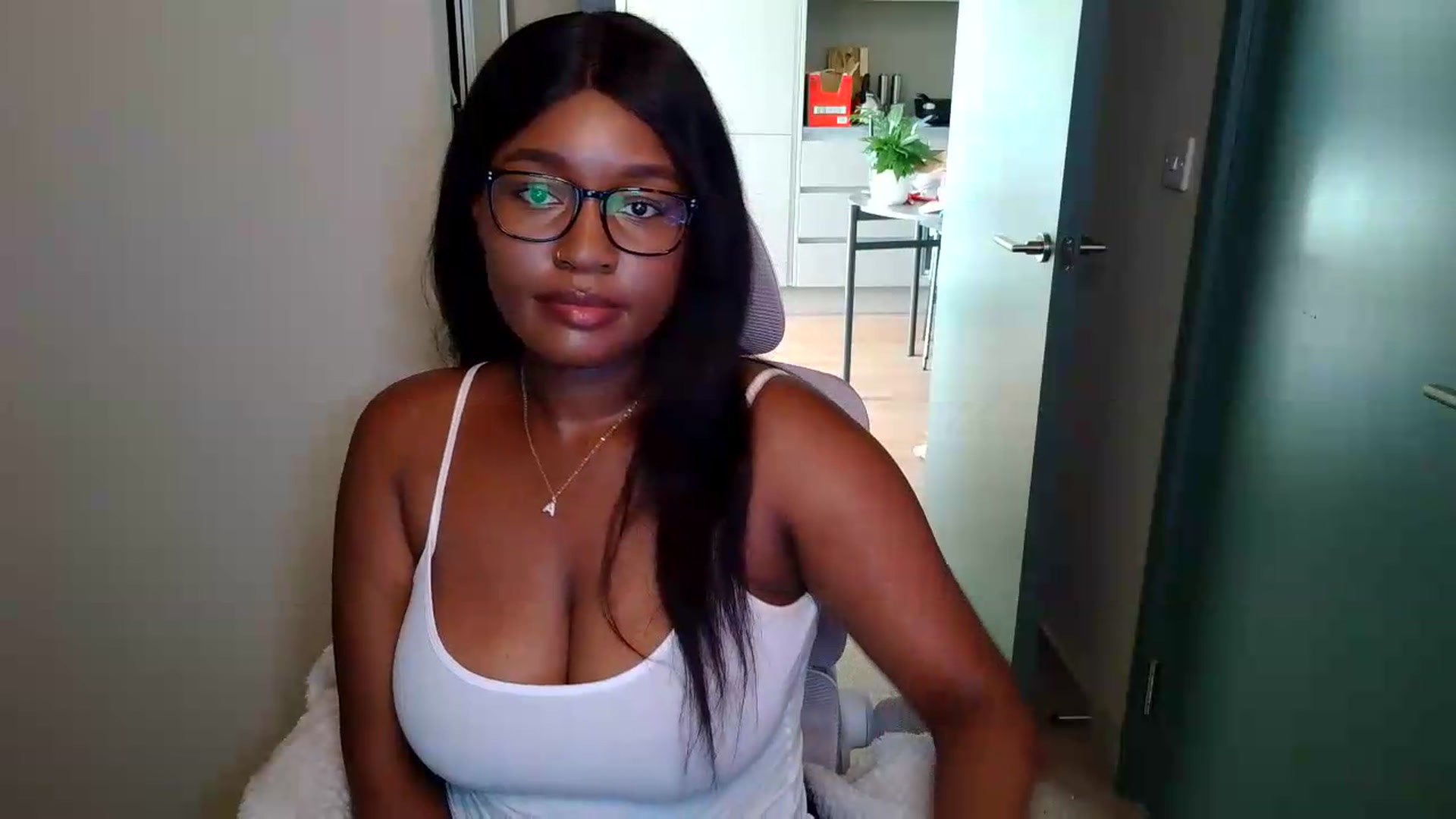 Gallery image thumbnail from Itsanna_b's myfreecams stream on, 07/09/2026, 07:51 image 10 of 20