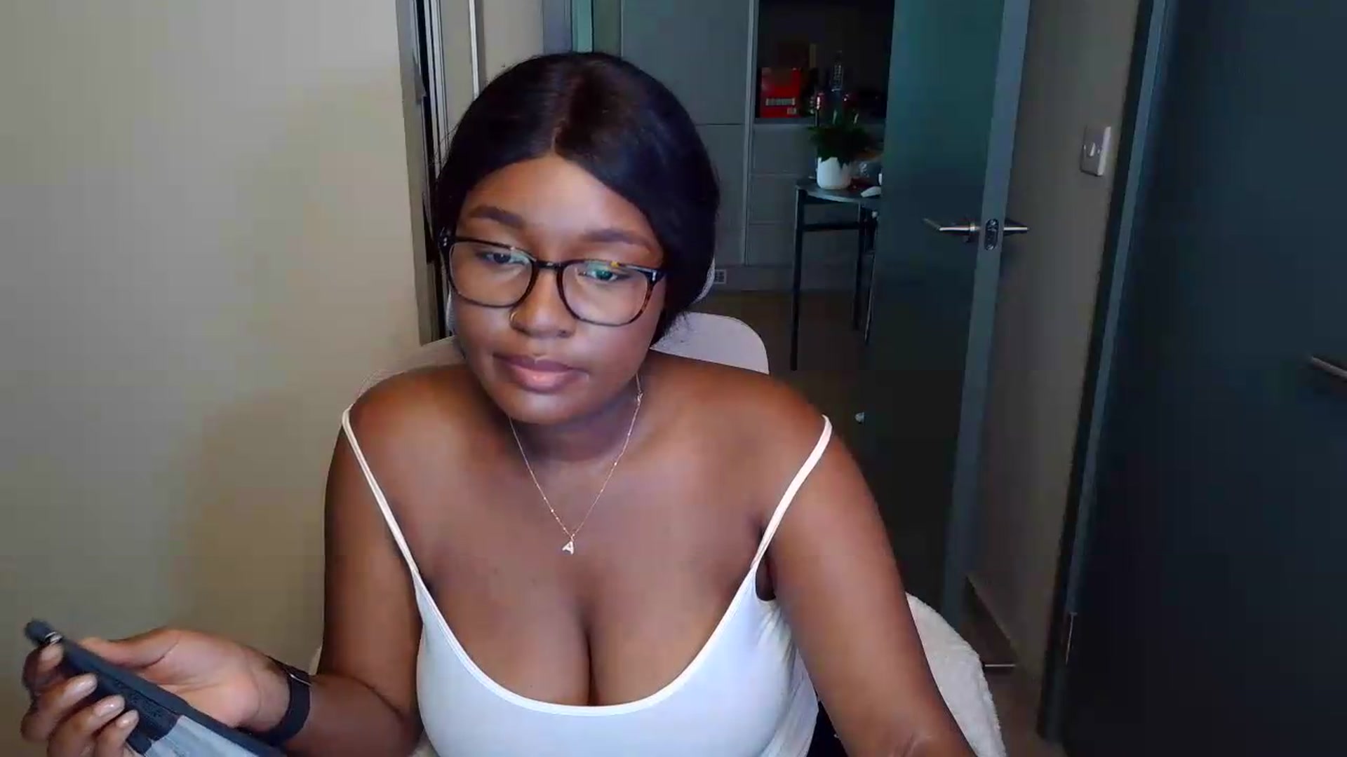 Gallery image thumbnail from Itsanna_b's myfreecams stream on, 07/09/2026, 11:36 image 12 of 20