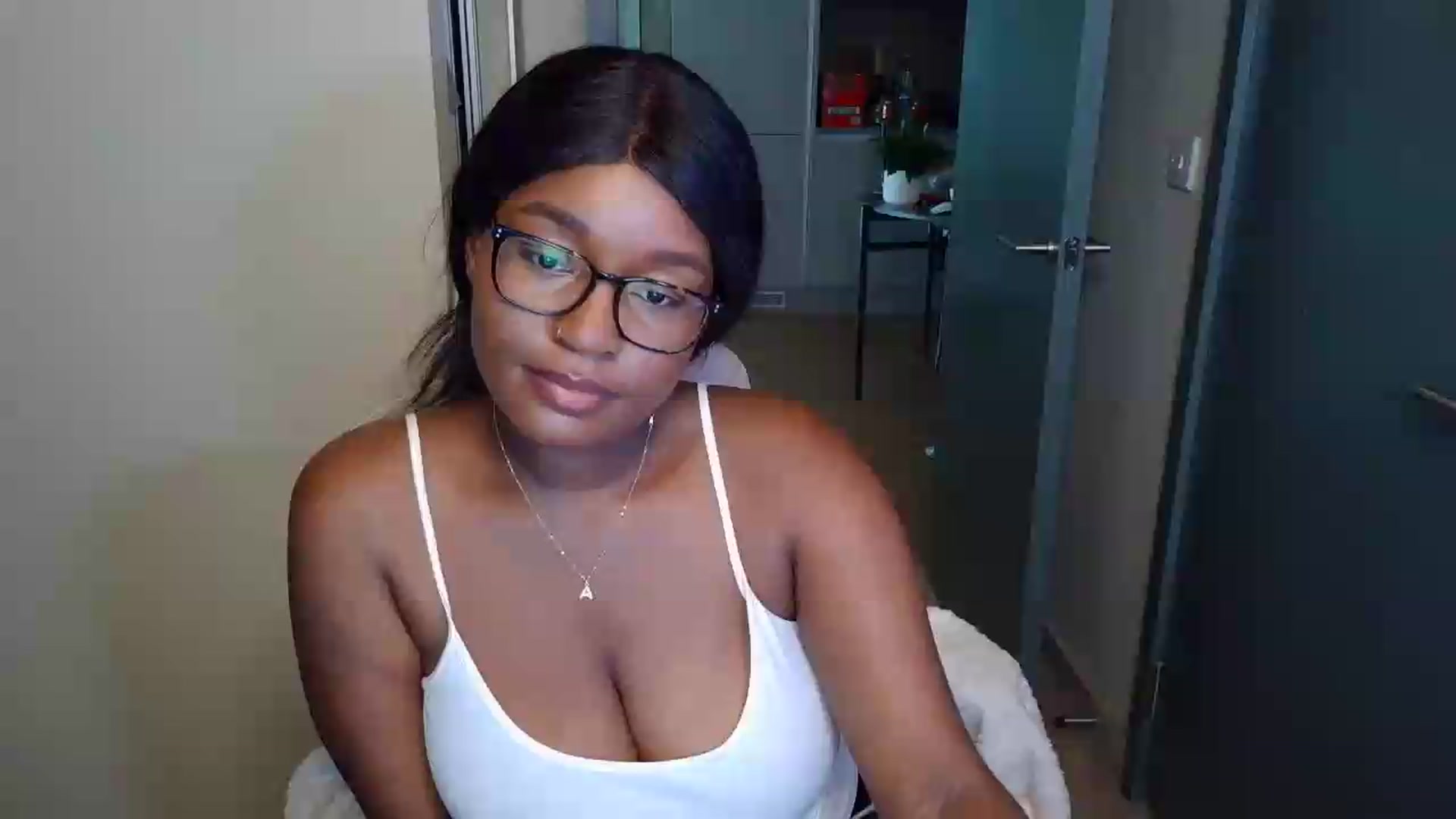 Gallery image thumbnail from Itsanna_b's myfreecams stream on, 07/09/2026, 11:36 image 9 of 20