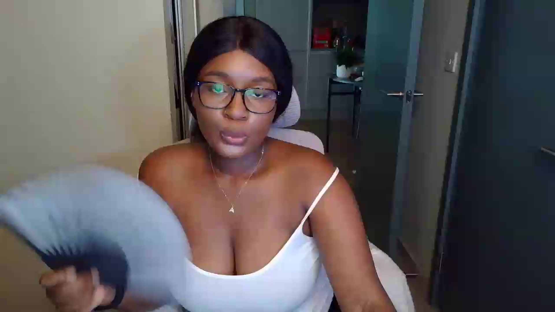 Gallery image thumbnail from Itsanna_b's myfreecams stream on, 07/09/2026, 11:36 image 11 of 20