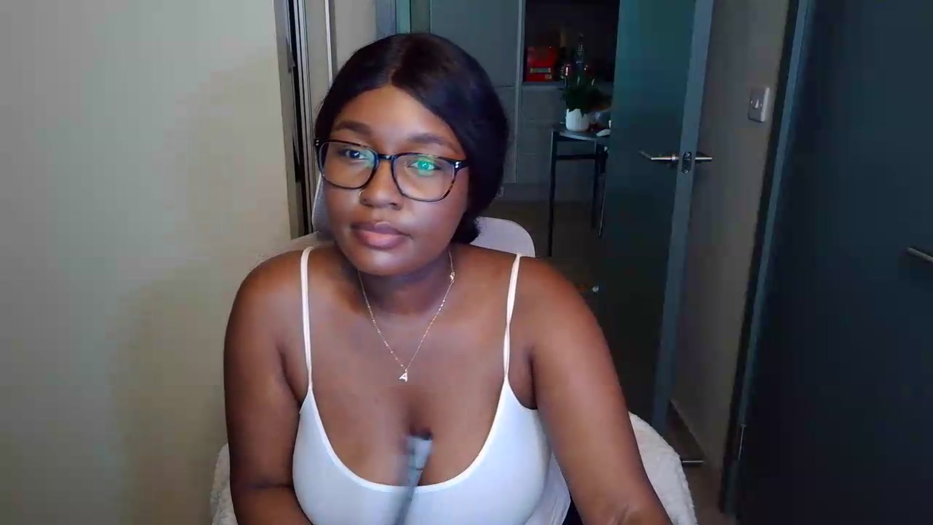 Gallery image thumbnail from Itsanna_b's myfreecams stream on, 07/09/2026, 11:36 image 13 of 20