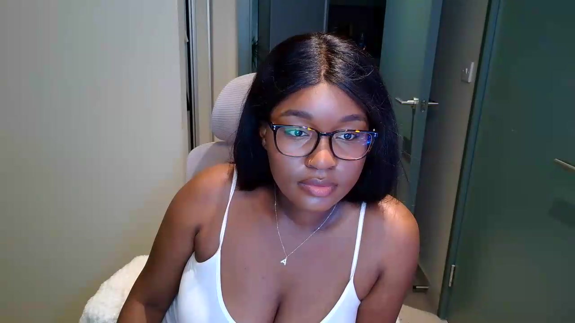 Gallery image thumbnail from Itsanna_b's myfreecams stream on, 07/09/2026, 12:53 image 15 of 20