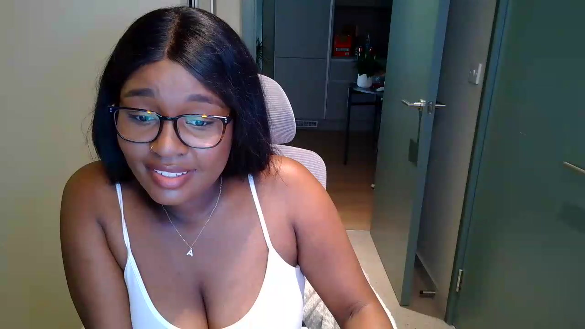 Gallery image thumbnail from Itsanna_b's myfreecams stream on, 07/09/2026, 12:53 image 16 of 20