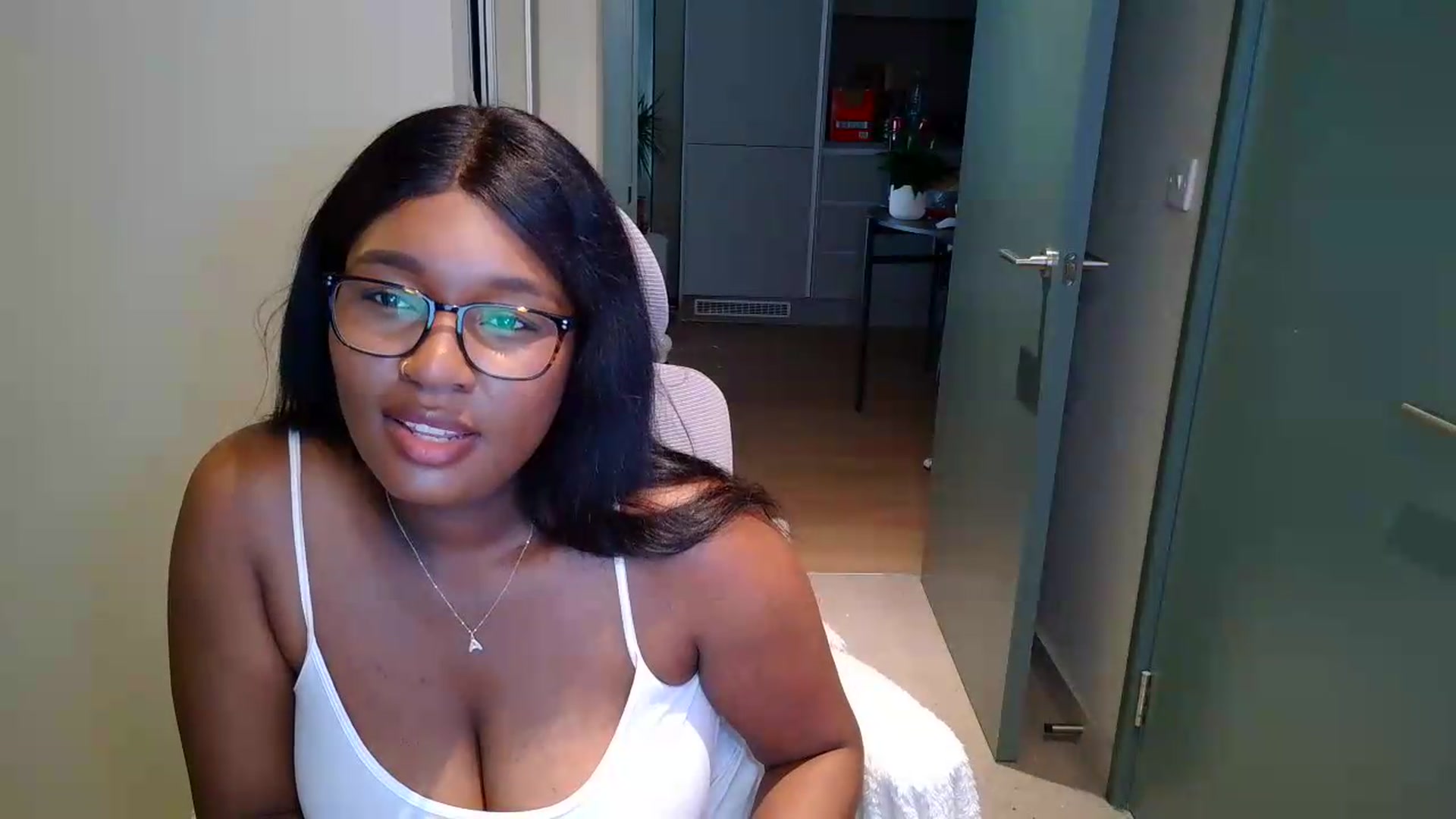 Gallery image thumbnail from Itsanna_b's myfreecams stream on, 07/09/2026, 12:53 image 8 of 20