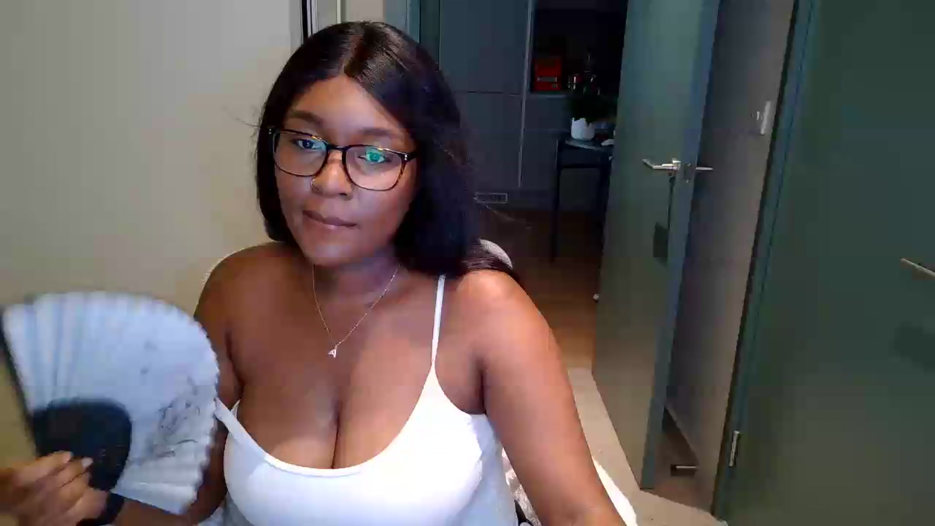 Gallery image thumbnail from Itsanna_b's myfreecams stream on, 07/09/2026, 12:53 image 4 of 20